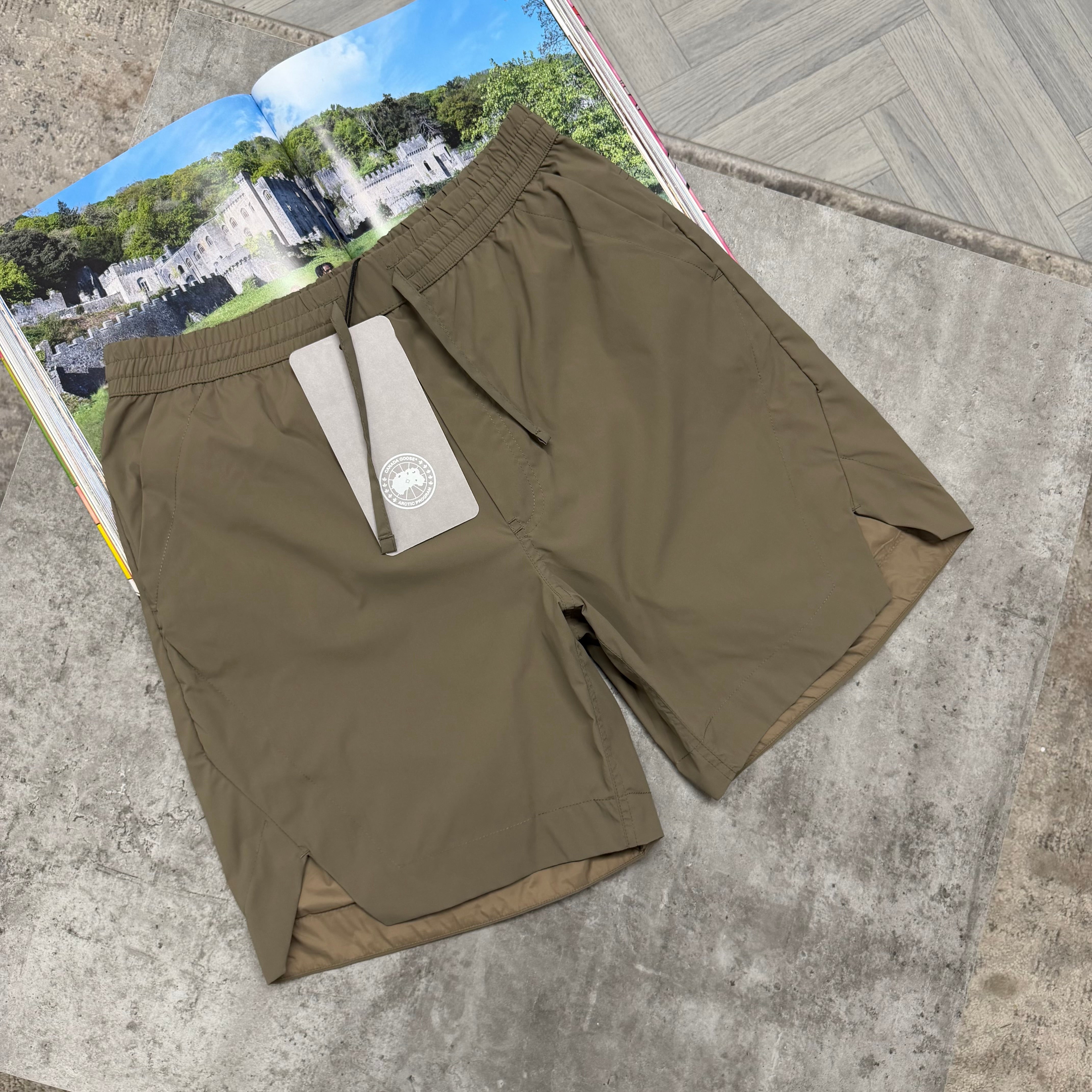 CG BLACK BADGE SHORTS - STONE