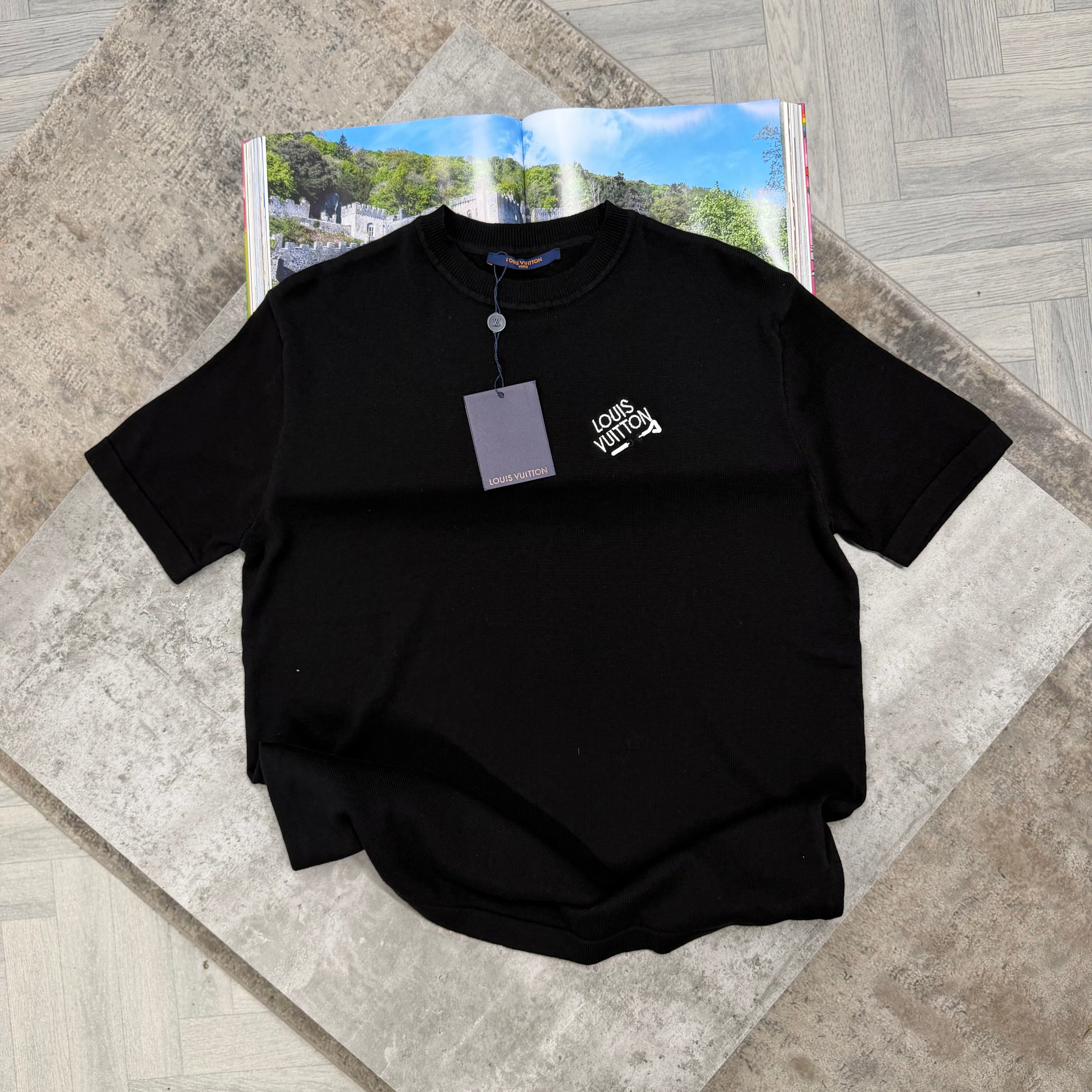 LVE PIN T SHIRT - BLACK