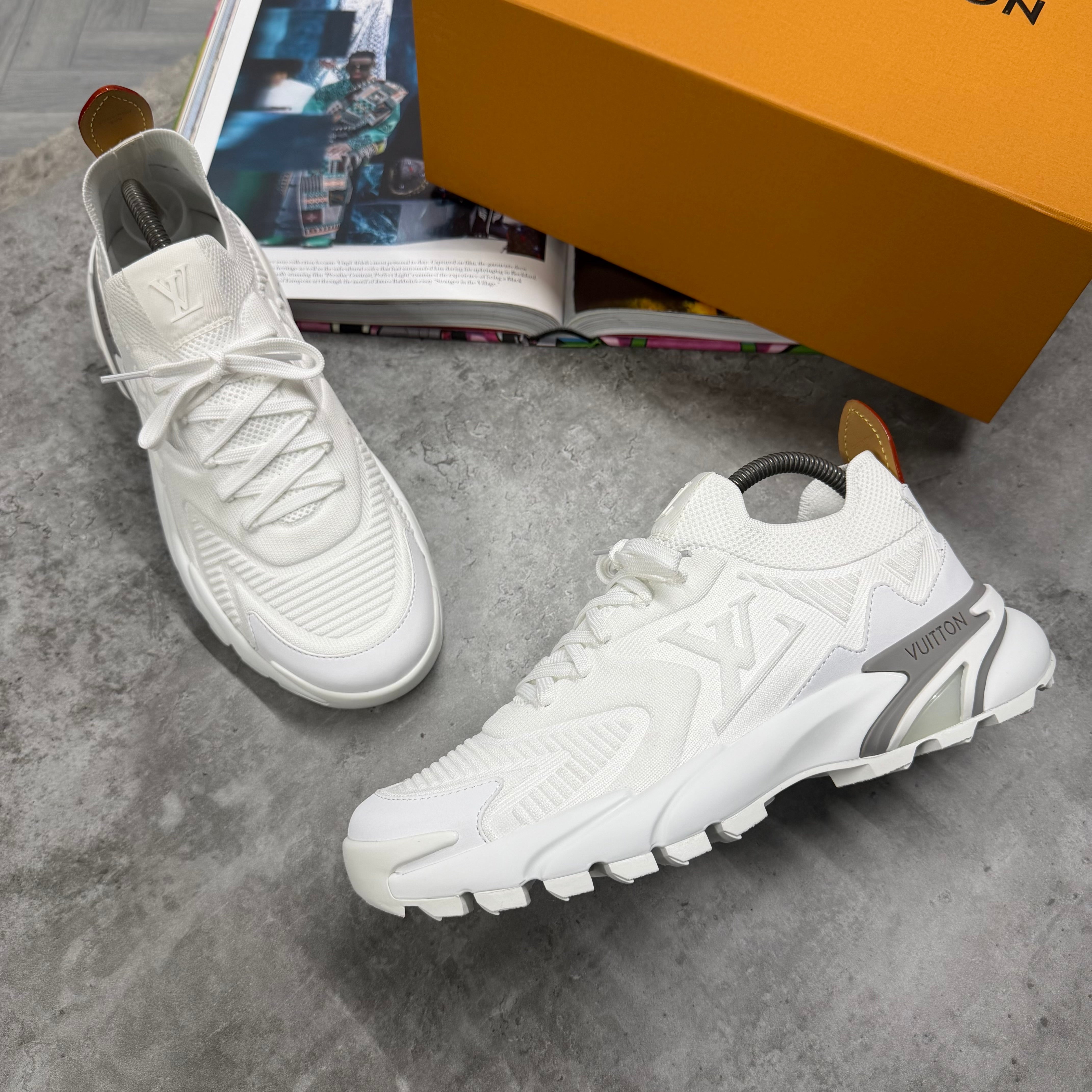 (PRE ORDER) LVE TACTIC TRAINER - WHITE