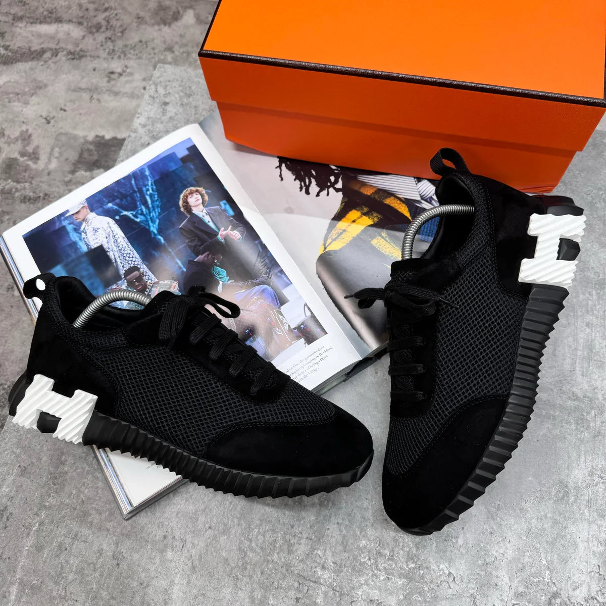 (PRE ORDER) H TRAINERS - BLACK / WHITE