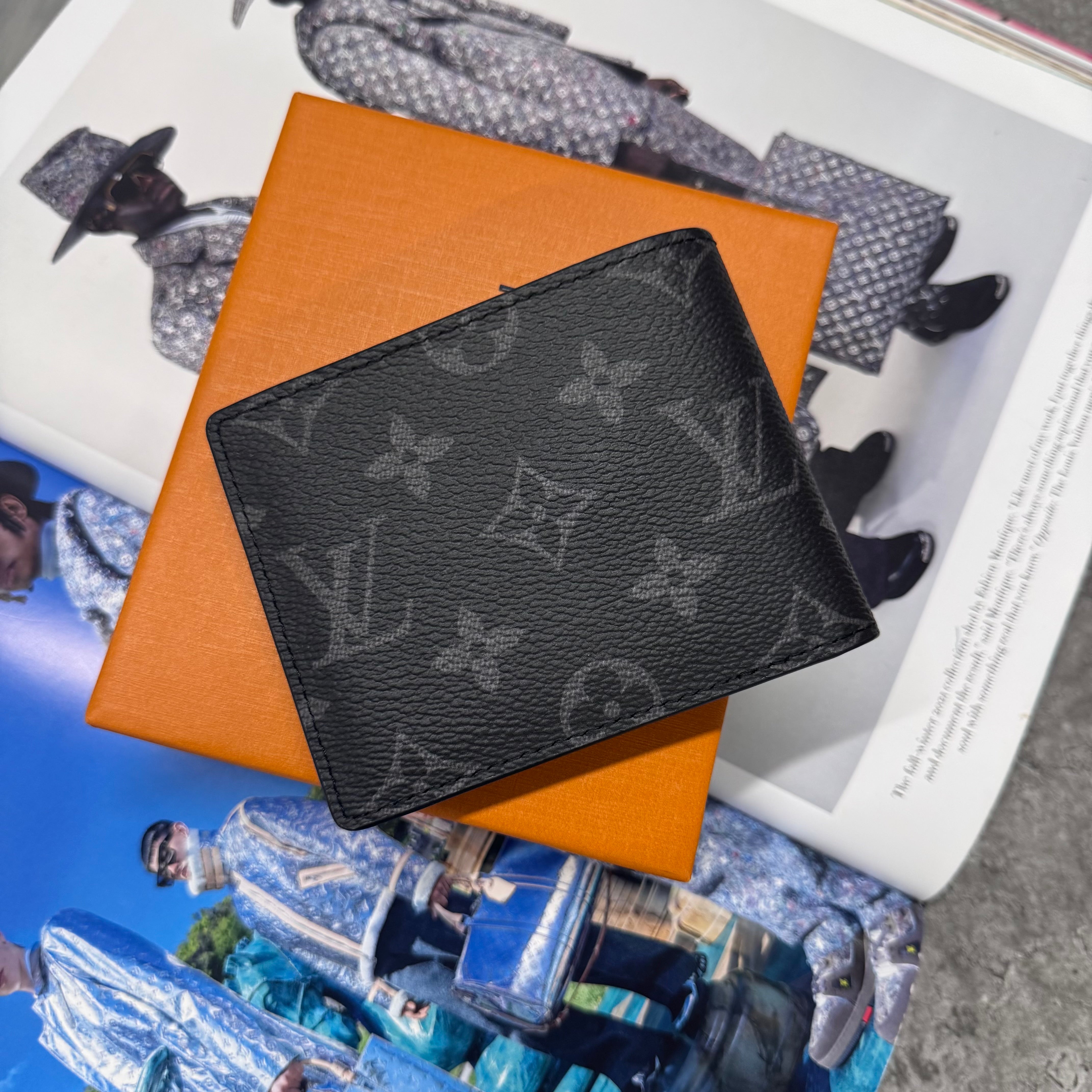 (PRE ORDER) LVE MONOGRAM WALLET - BLACK