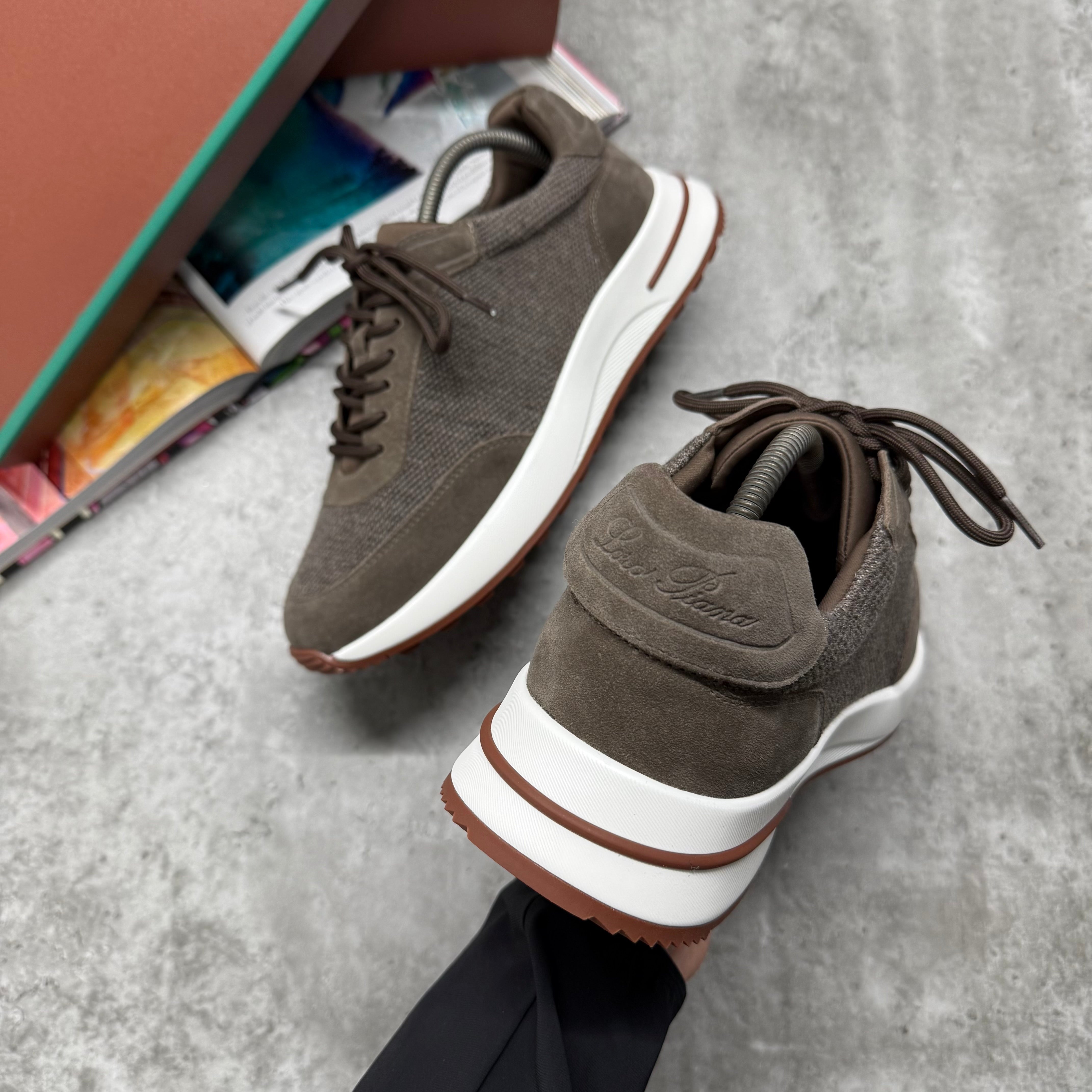 LORO SUEDE RUNNER TRAINER - KHAKI