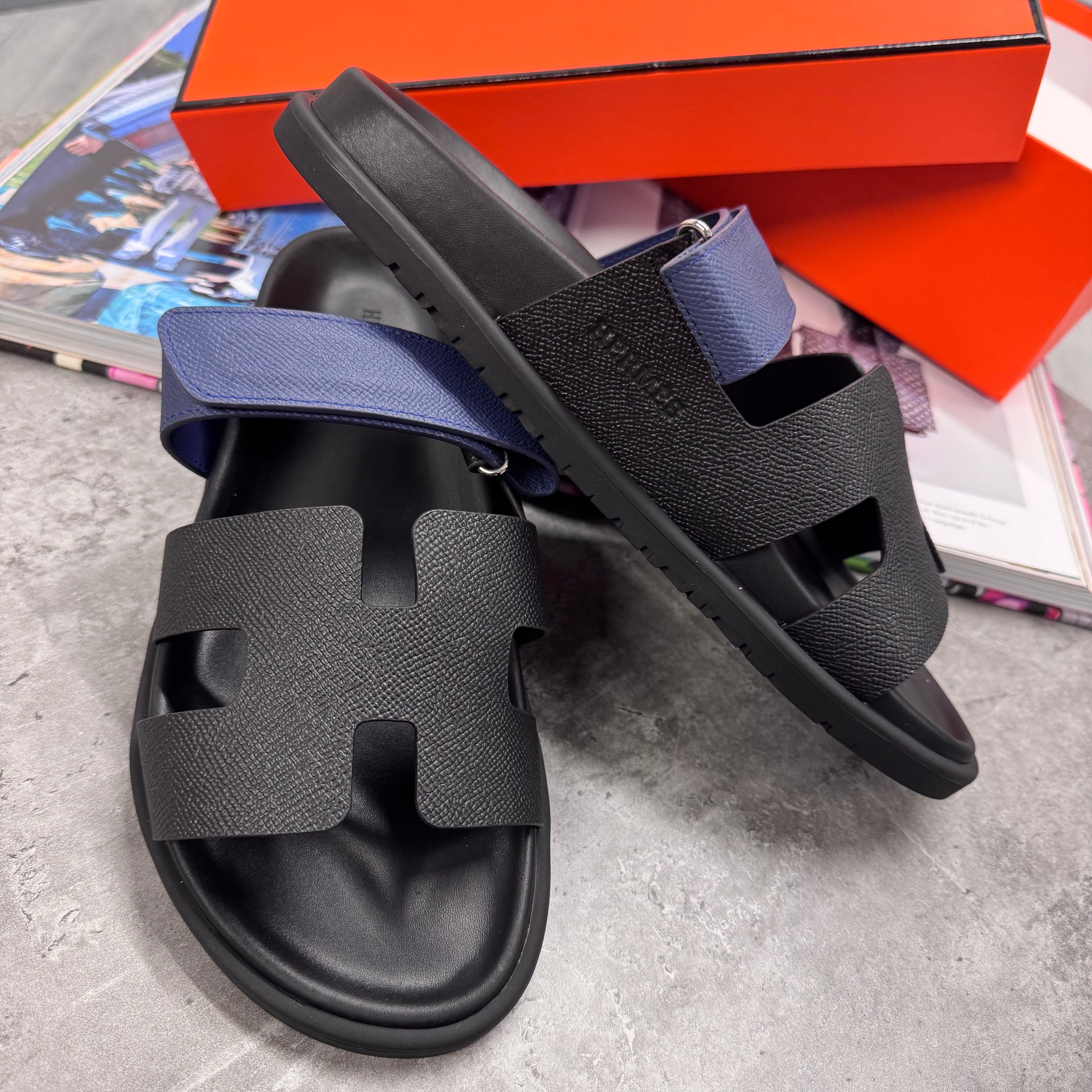(PRE ORDER) H STRAP SLIDES - BLACK / NAVY