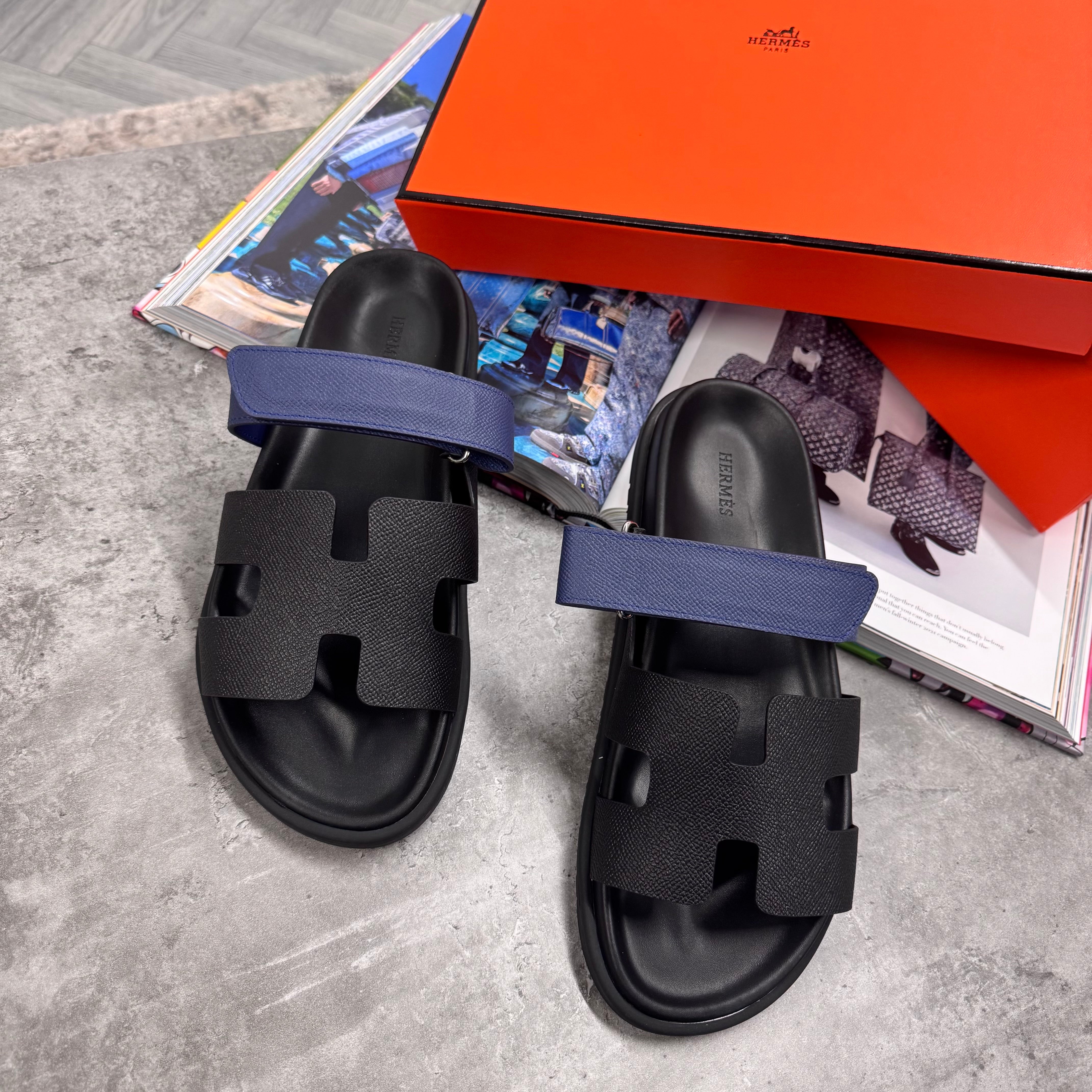 (PRE ORDER) H STRAP SLIDES - BLACK / NAVY