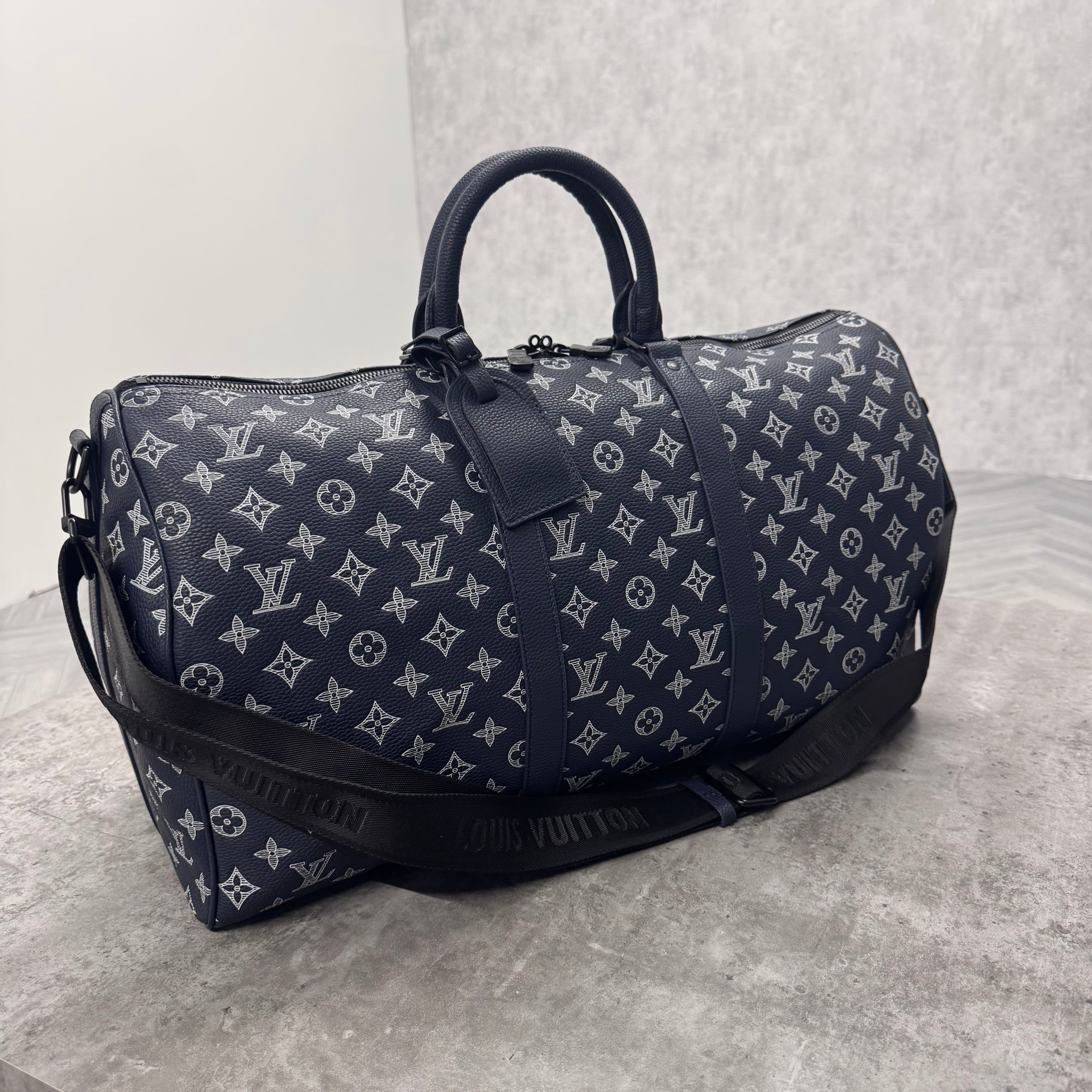 (PRE ORDER) LVE DUFFEL BAG (50) - NAVY / WHITE