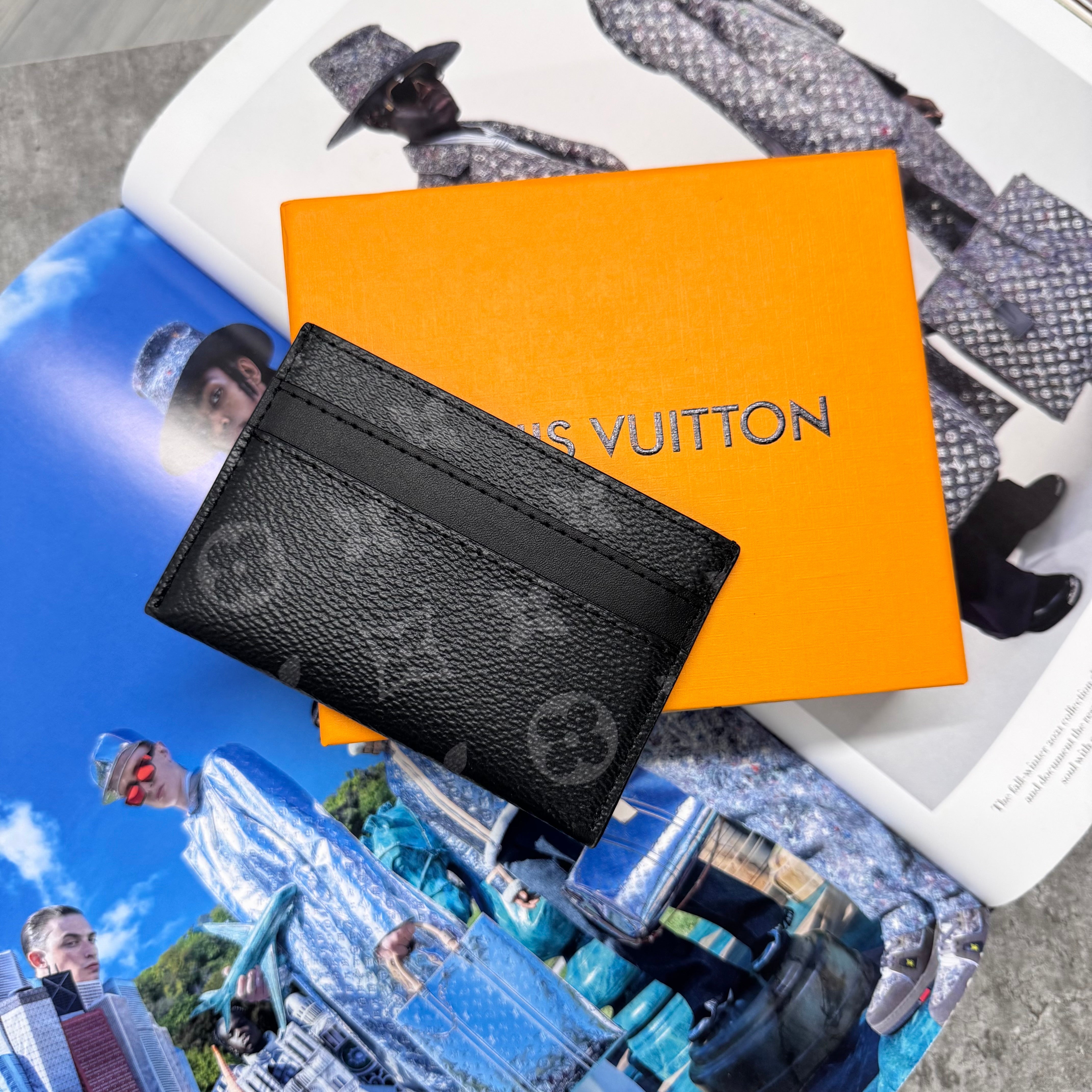 (PRE ORDER) LVE MONOGRAM CARDHOLDER - BLACK