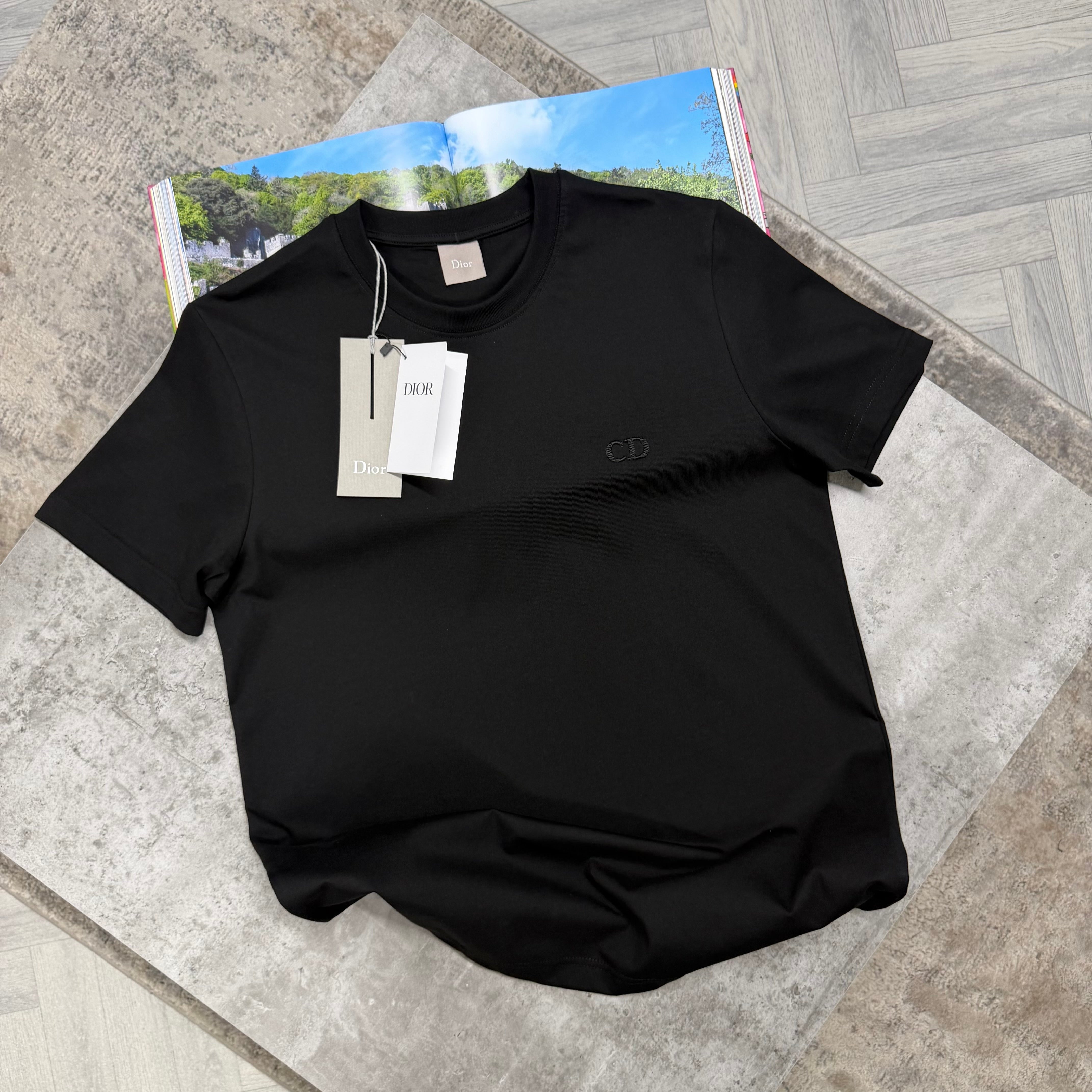 CD SMALL EMBROIDED LOGO T SHIRT - BLACK
