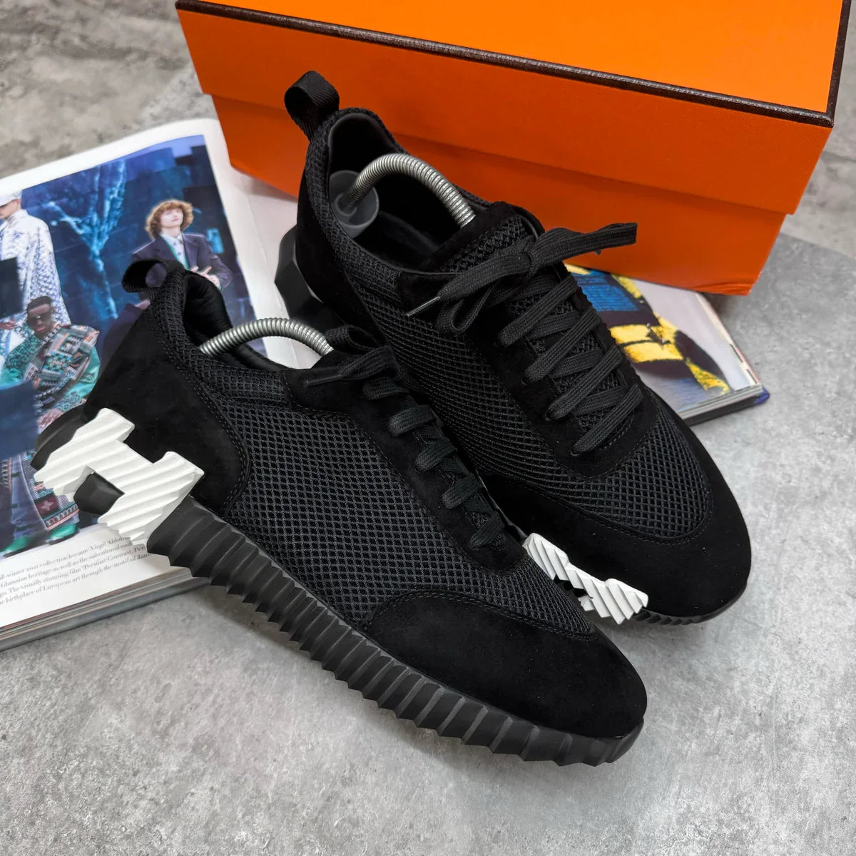 (PRE ORDER) H TRAINERS - BLACK / WHITE