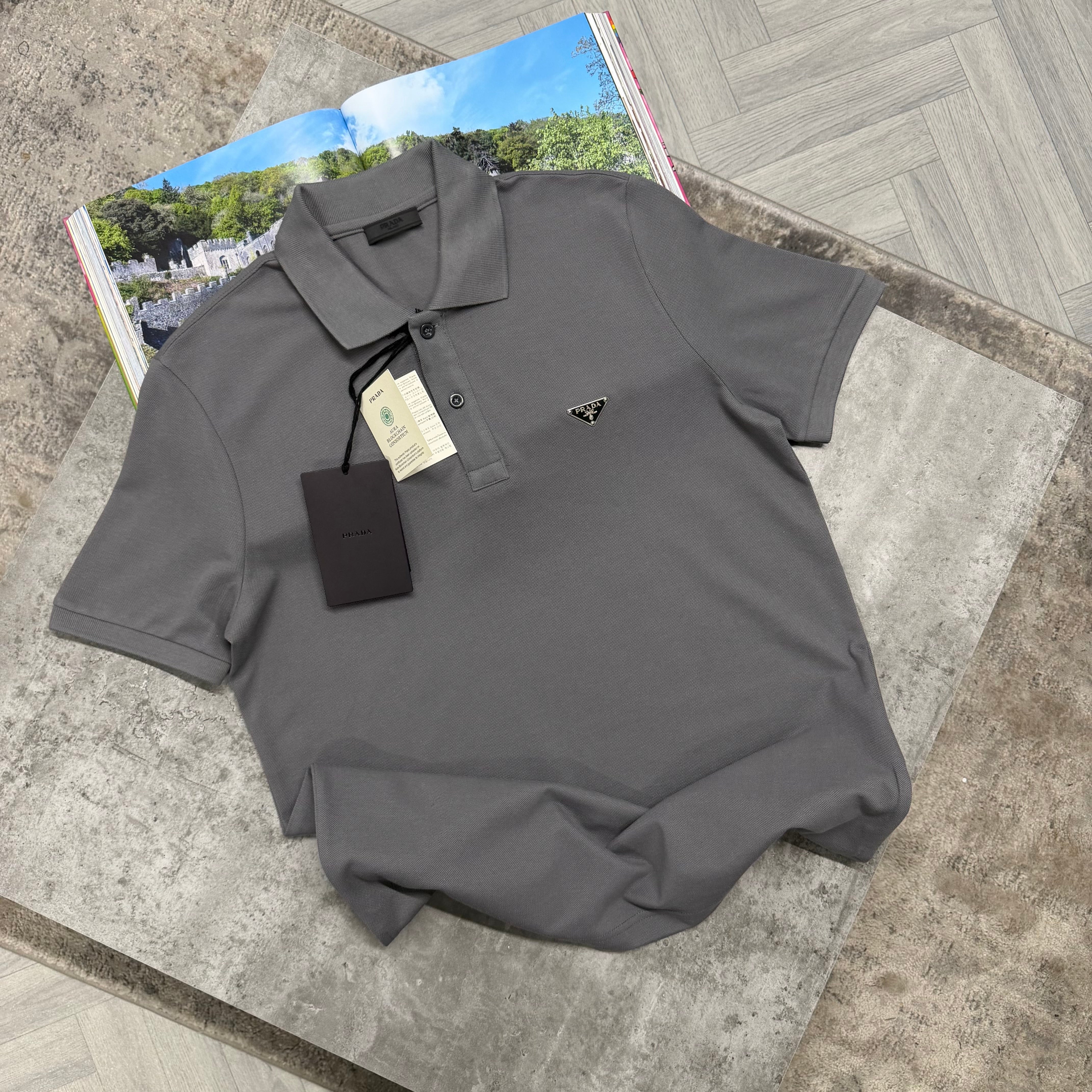 PDA METAL BADGE POLO - CHARCOAL