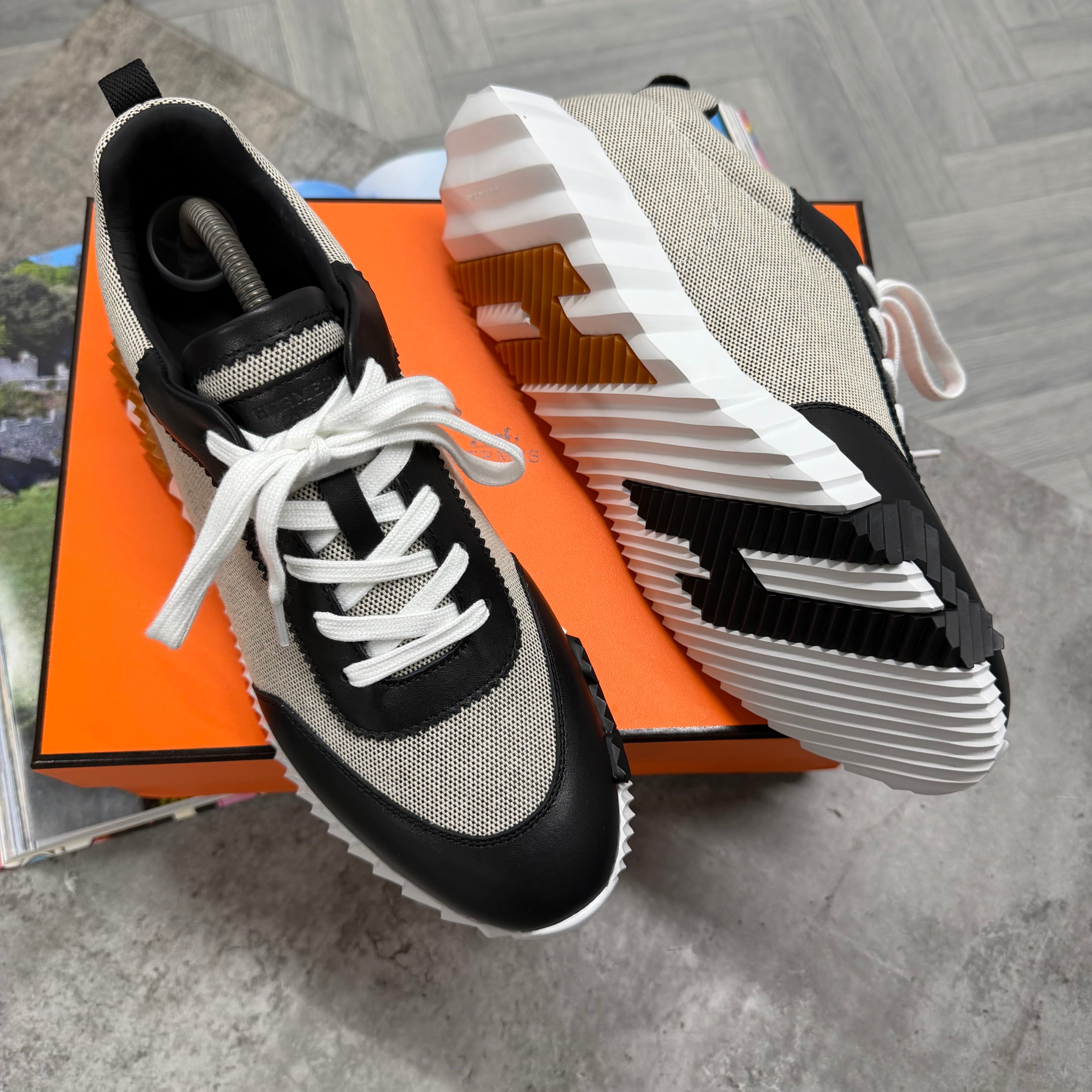 H TRAINER - BEIGE / BLACK