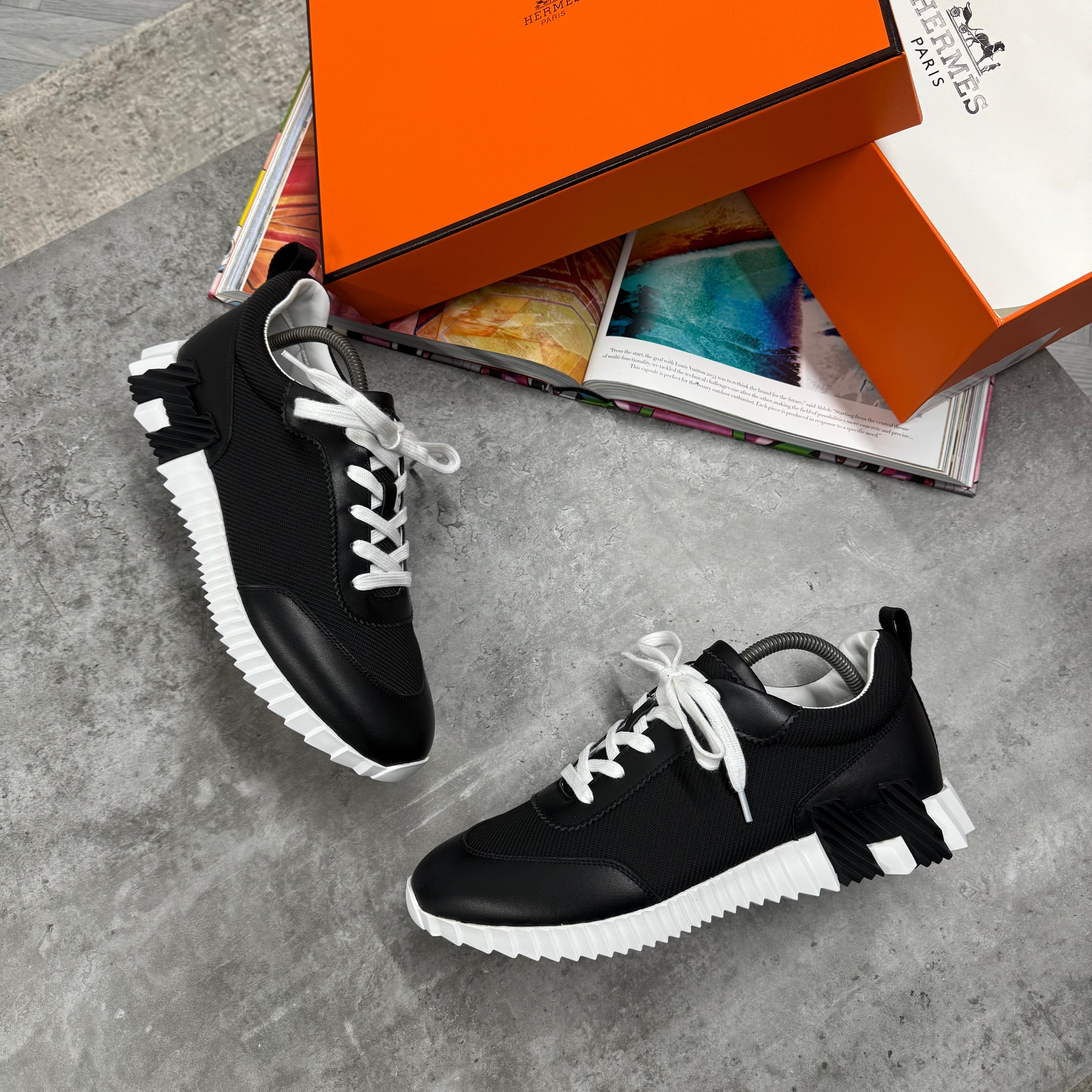 H TRAINER - BLACK / WHITE