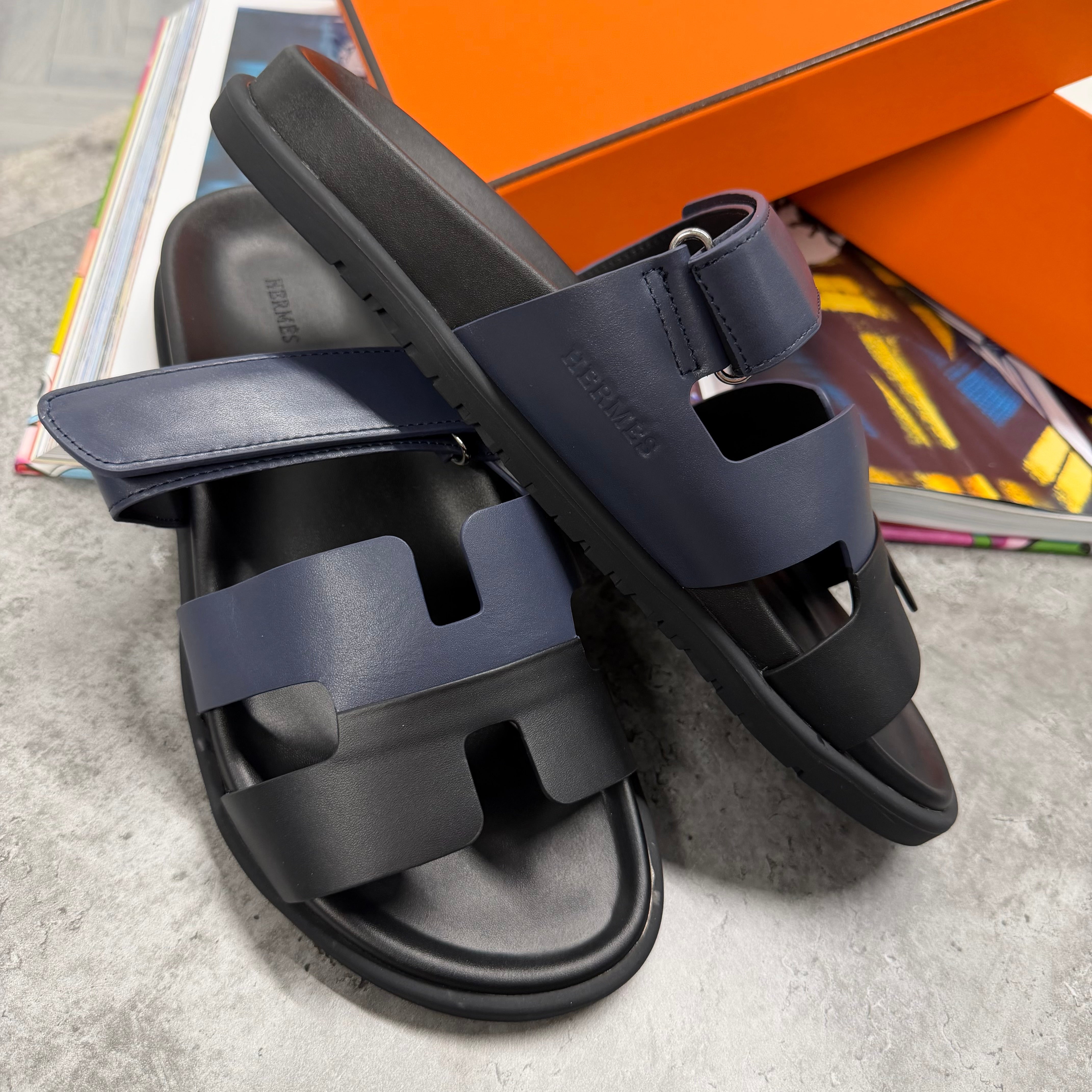 (PRE ORDER) H STRAP SLIDES - NAVY / BLACK