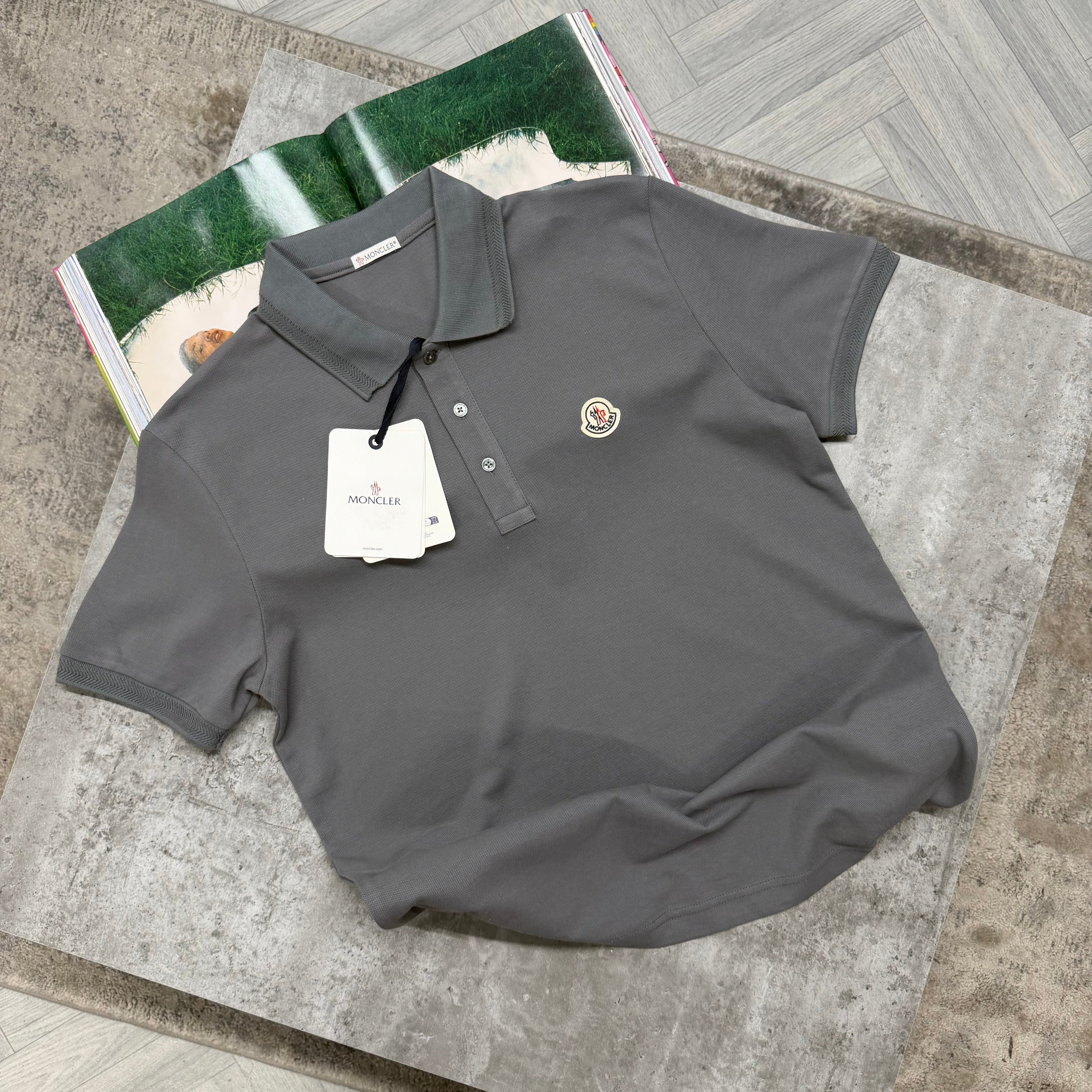 MNCLR PLEATED COLLAR POLO - CHARCOAL