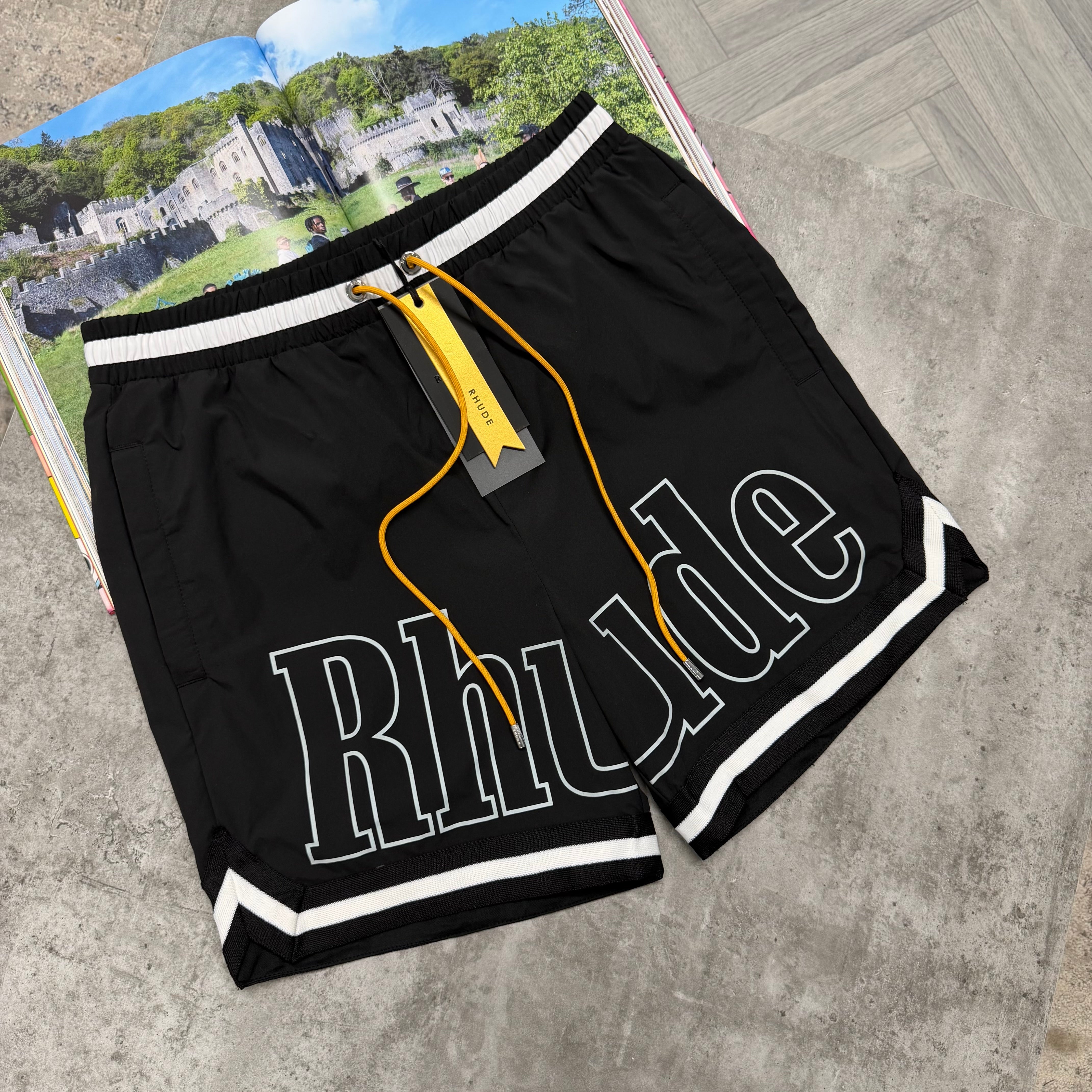 RHU SHORTS - BLACK / WHITE