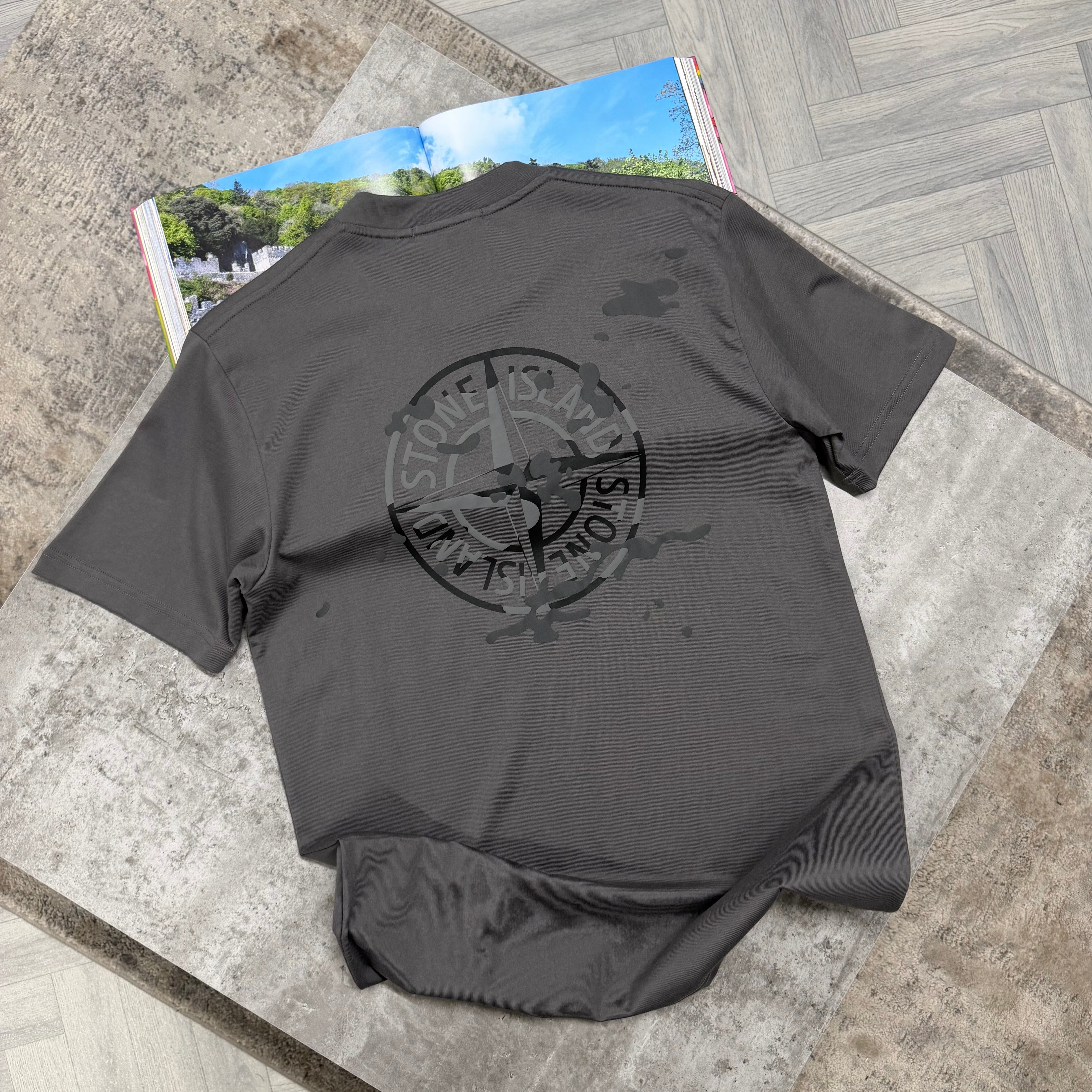 SI CENTRE COMPASS T SHIRT - CHARCOAL