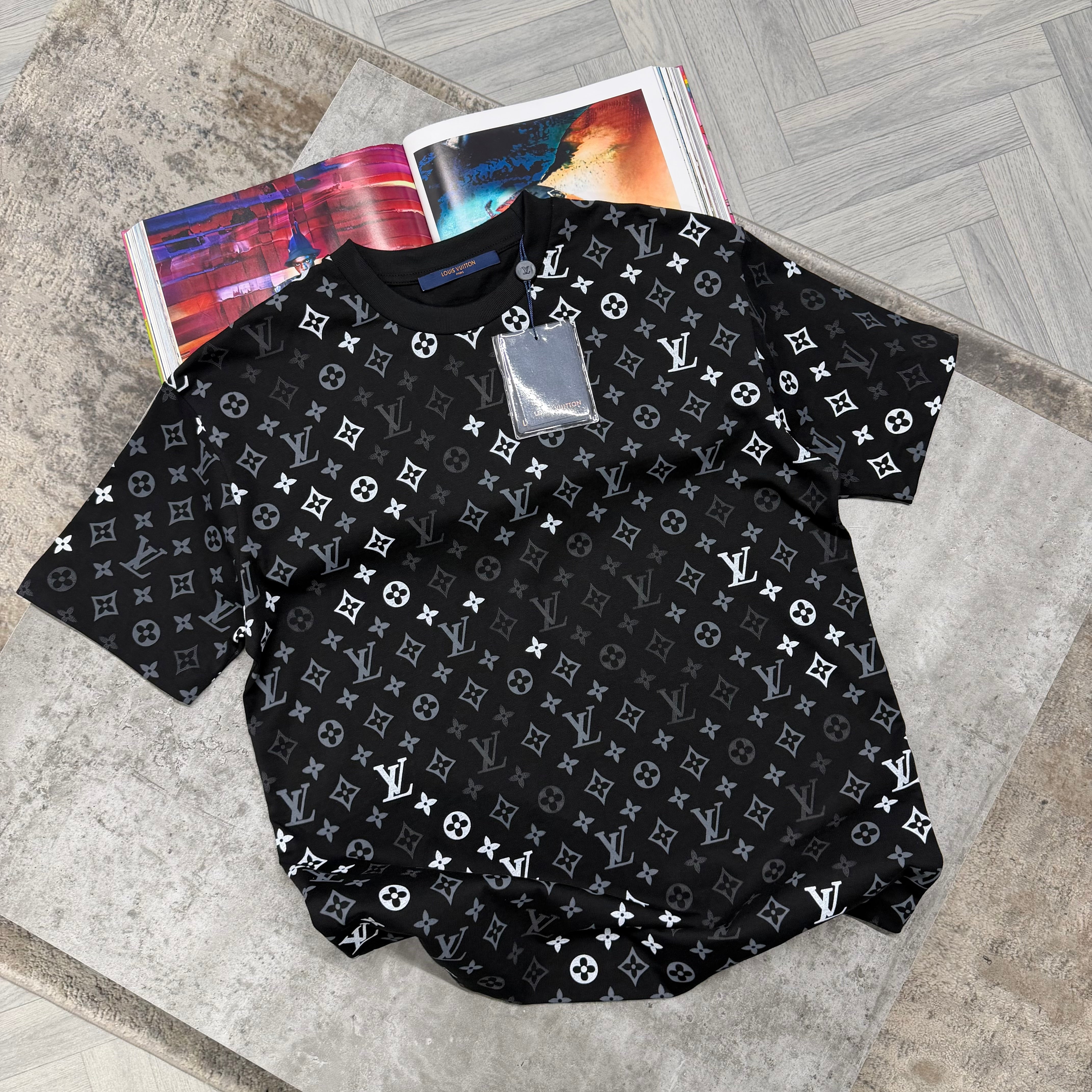 LVE MONOGRAM T SHIRT - BLACK