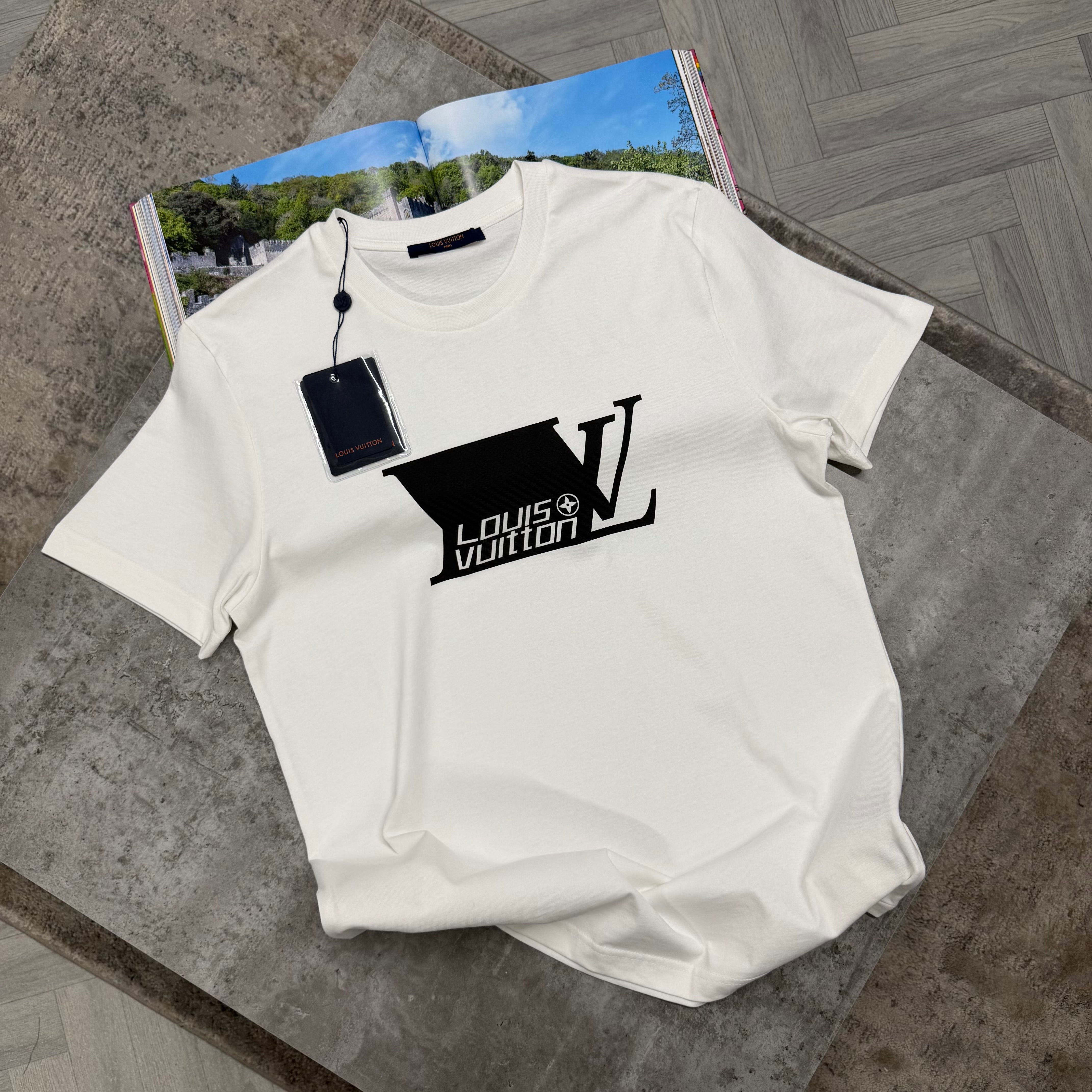 LVE SIGNATURE T SHIRT -  OFF WHITE