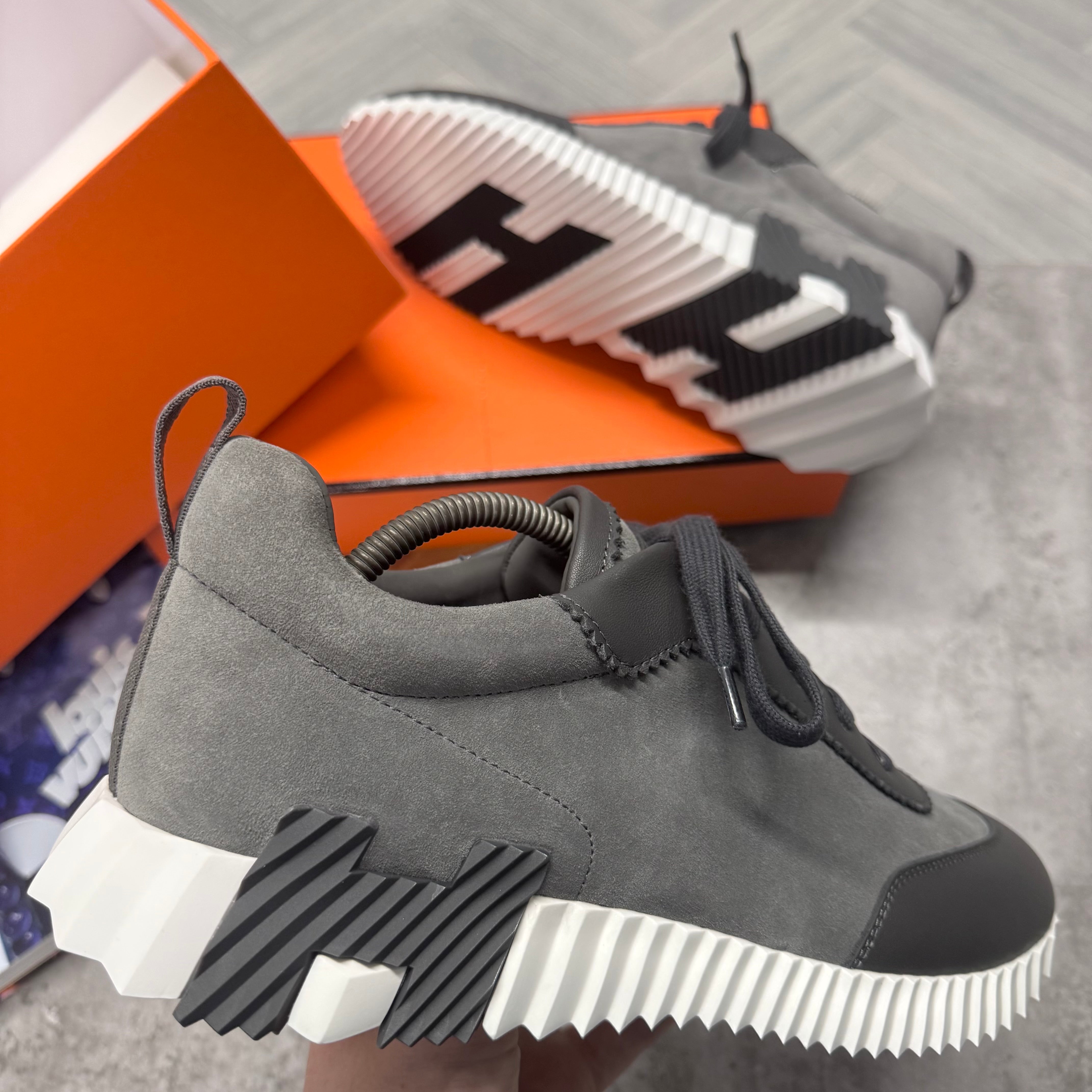 H TRAINER - GREY SUEDE