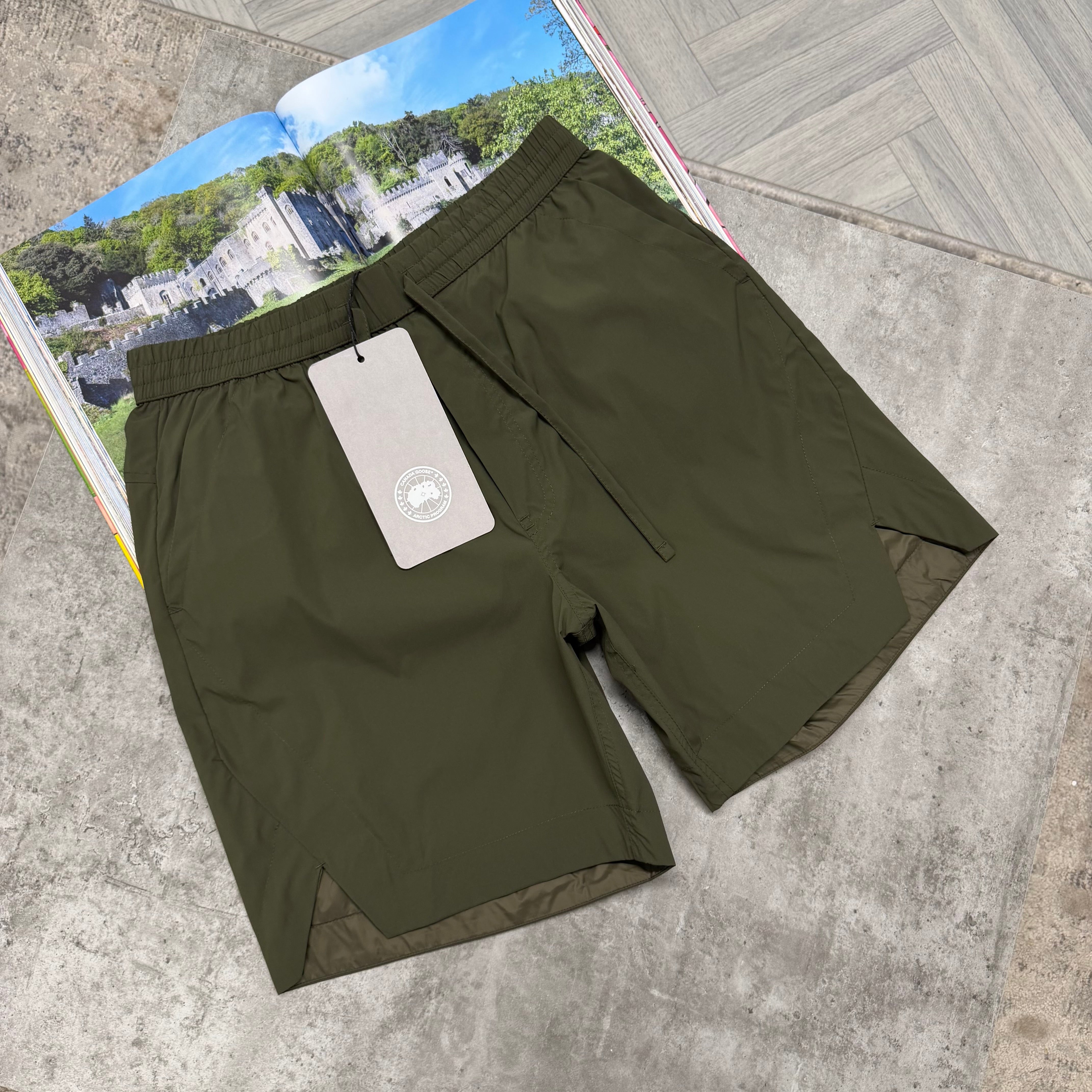CG BLACK BADGE SHORTS - KHAKI