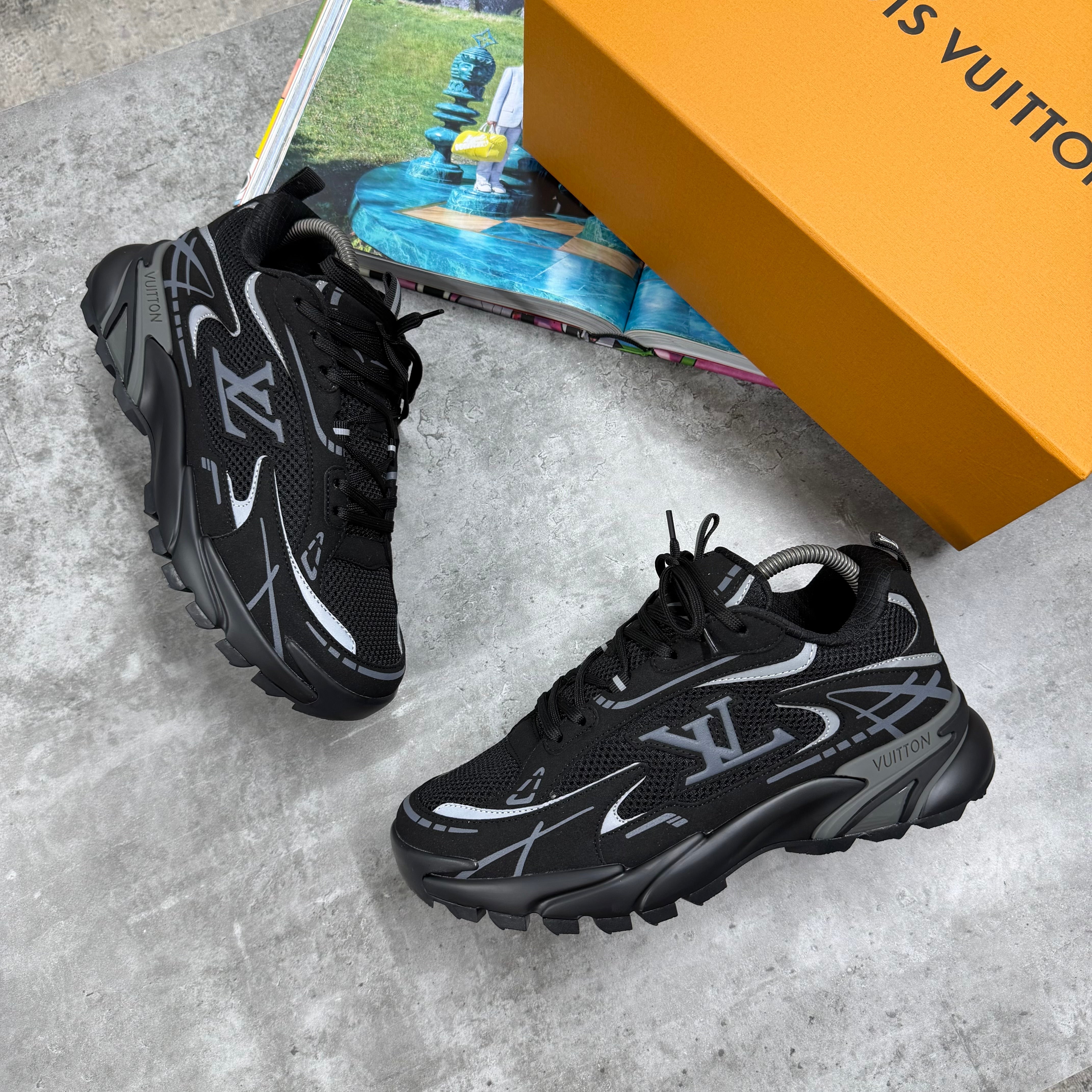 (PRE ORDER) LVE TACTIC TRAINERS - BLACK
