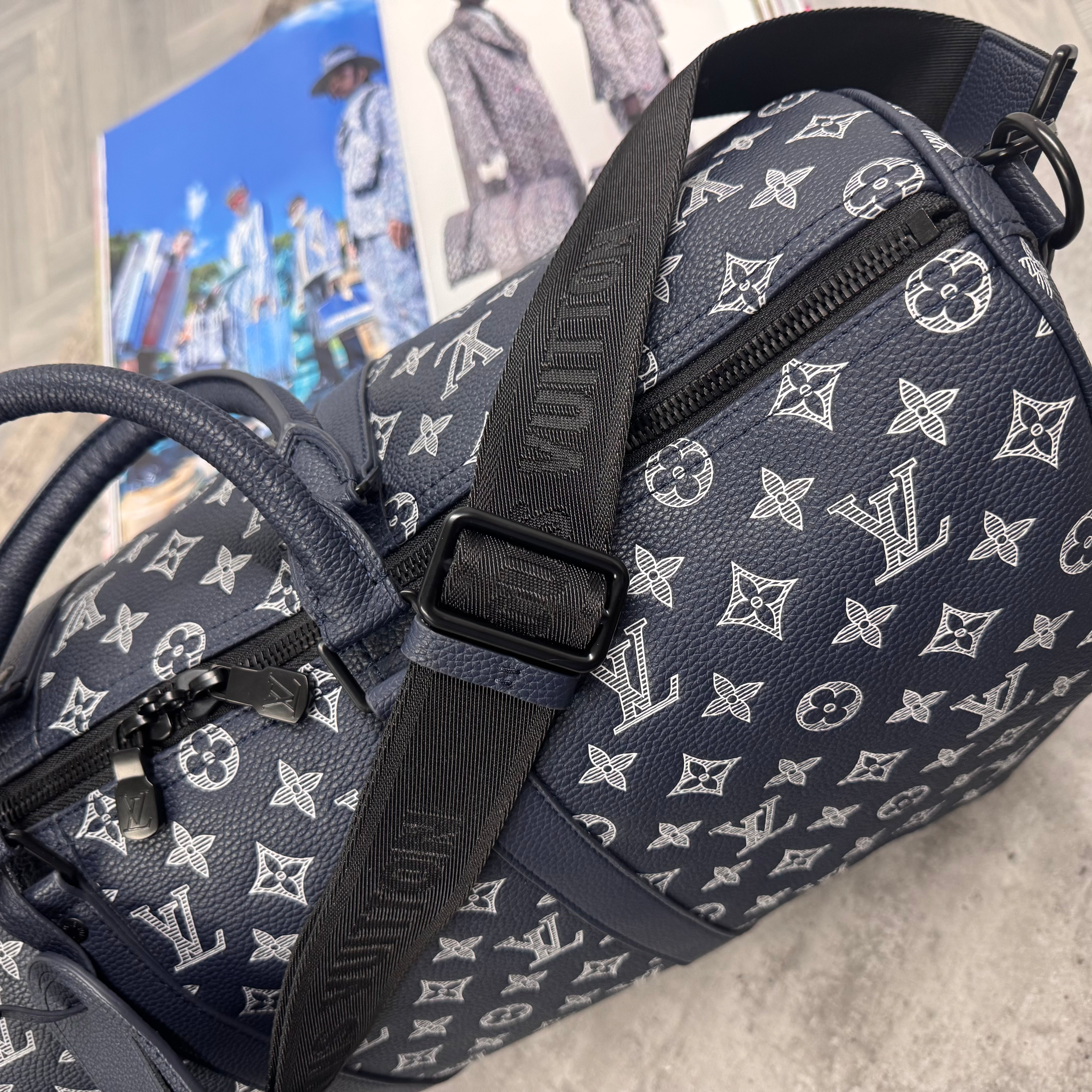 (PRE ORDER) LVE DUFFEL BAG (50) - NAVY / WHITE