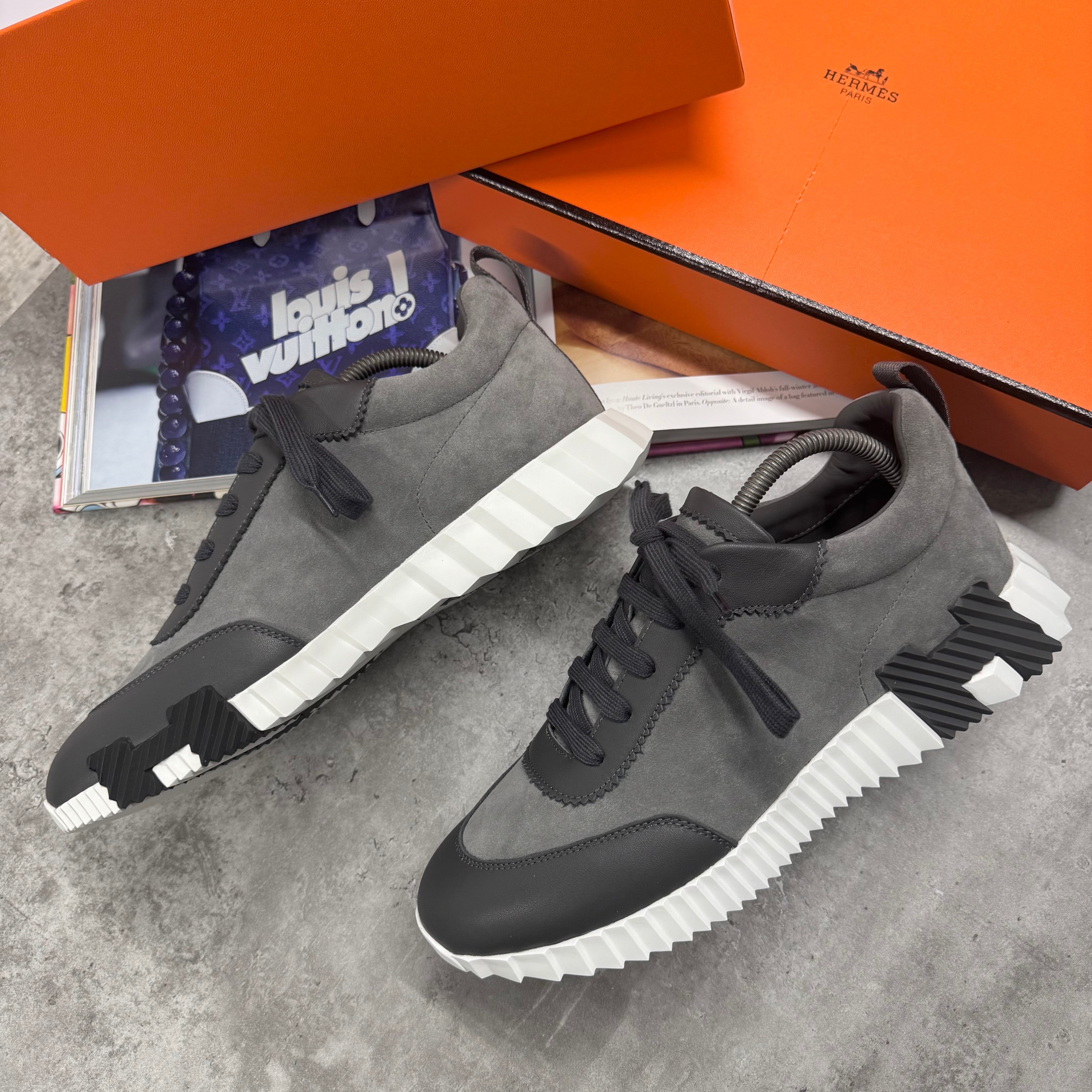 H TRAINER - GREY SUEDE