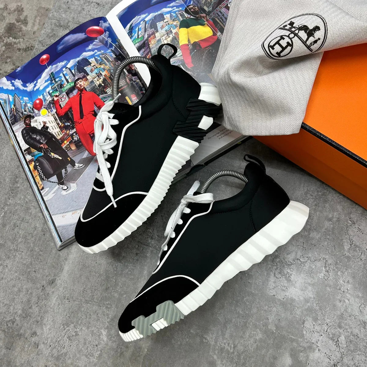 (PRE ORDER) H TRAINERS - BLACK / WHITE