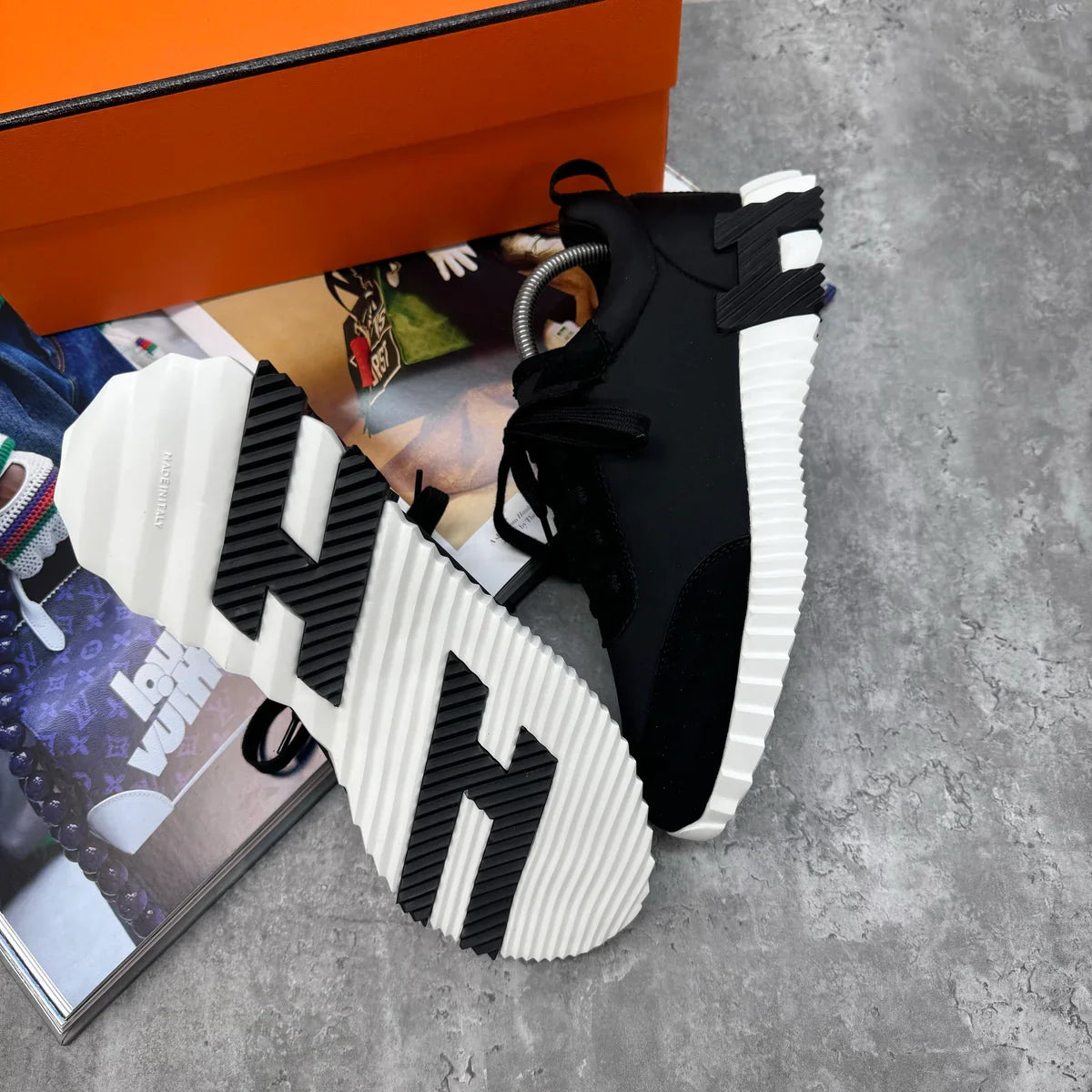 (PRE ORDER) H TRAINERS - BLACK / WHITE