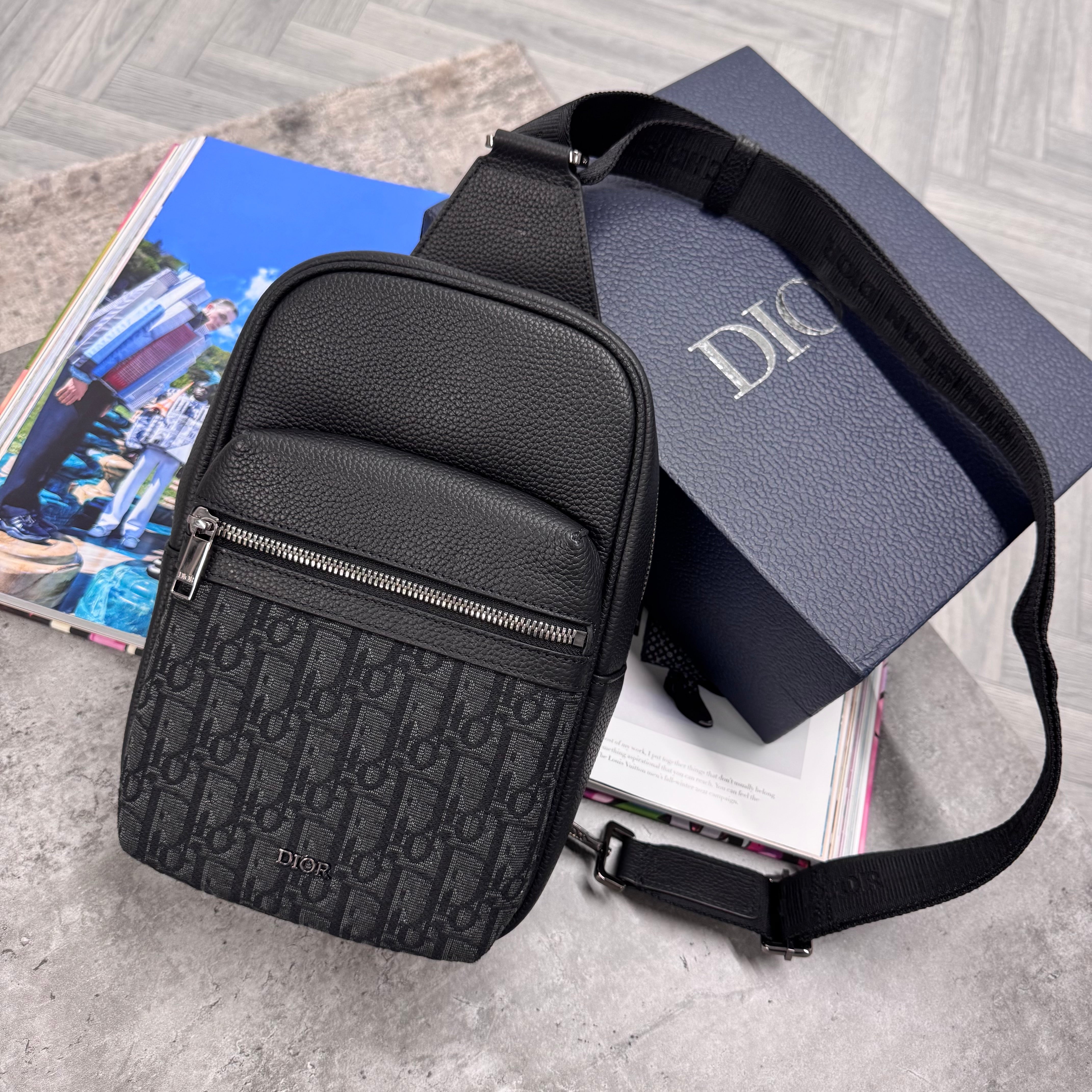 CD CROSSBODY SLING BAG - BLACK