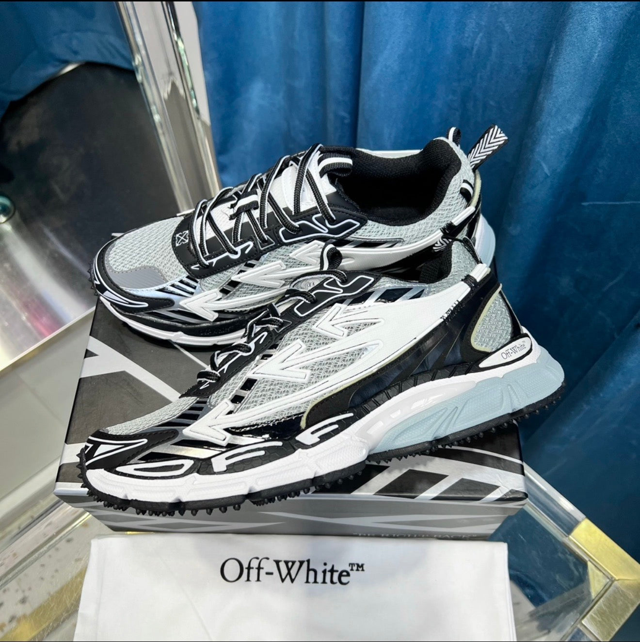 (PRE ORDER) OW TRAINER - BLACK / WHITE