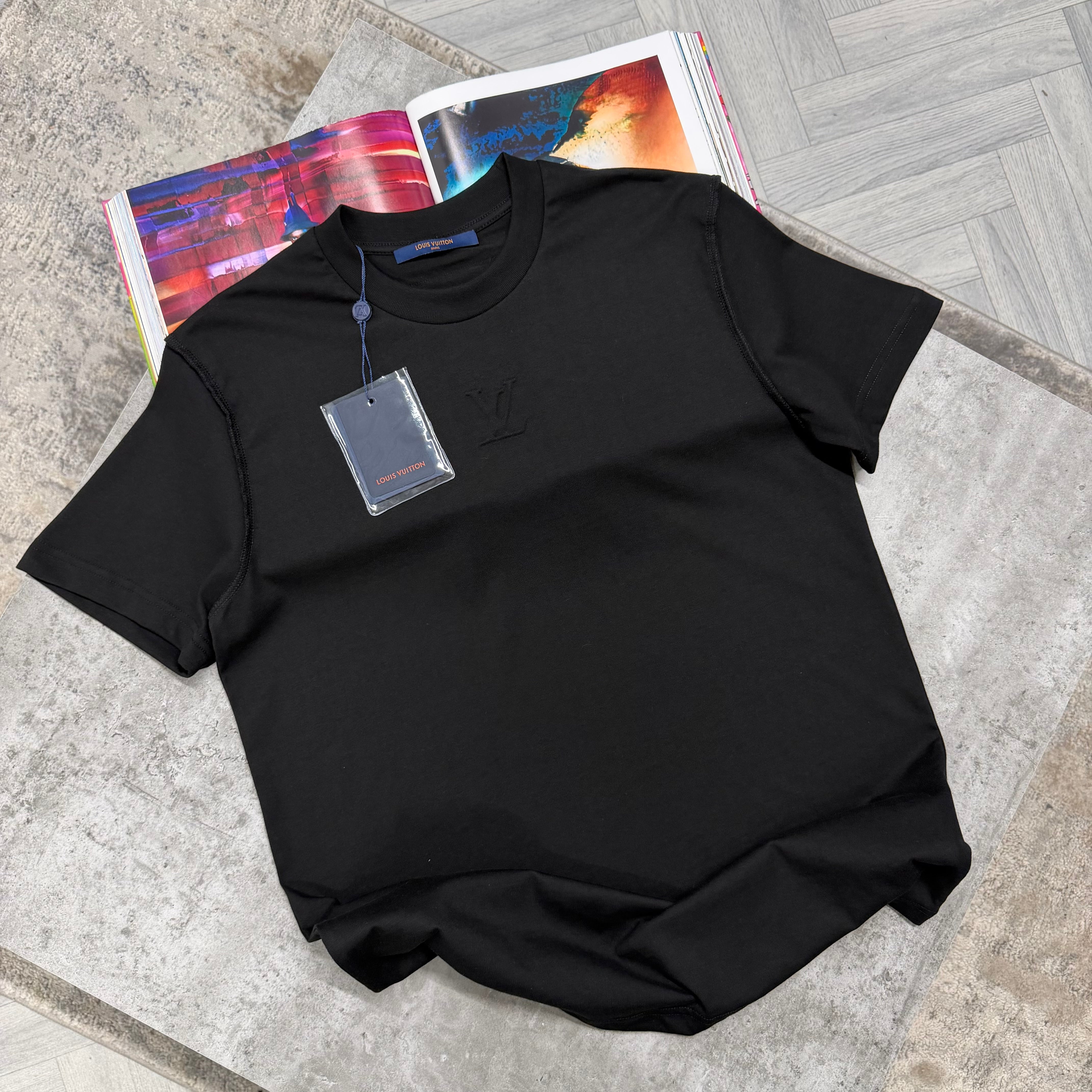 LVE CENTRE LOGO T SHIRT - BLACK
