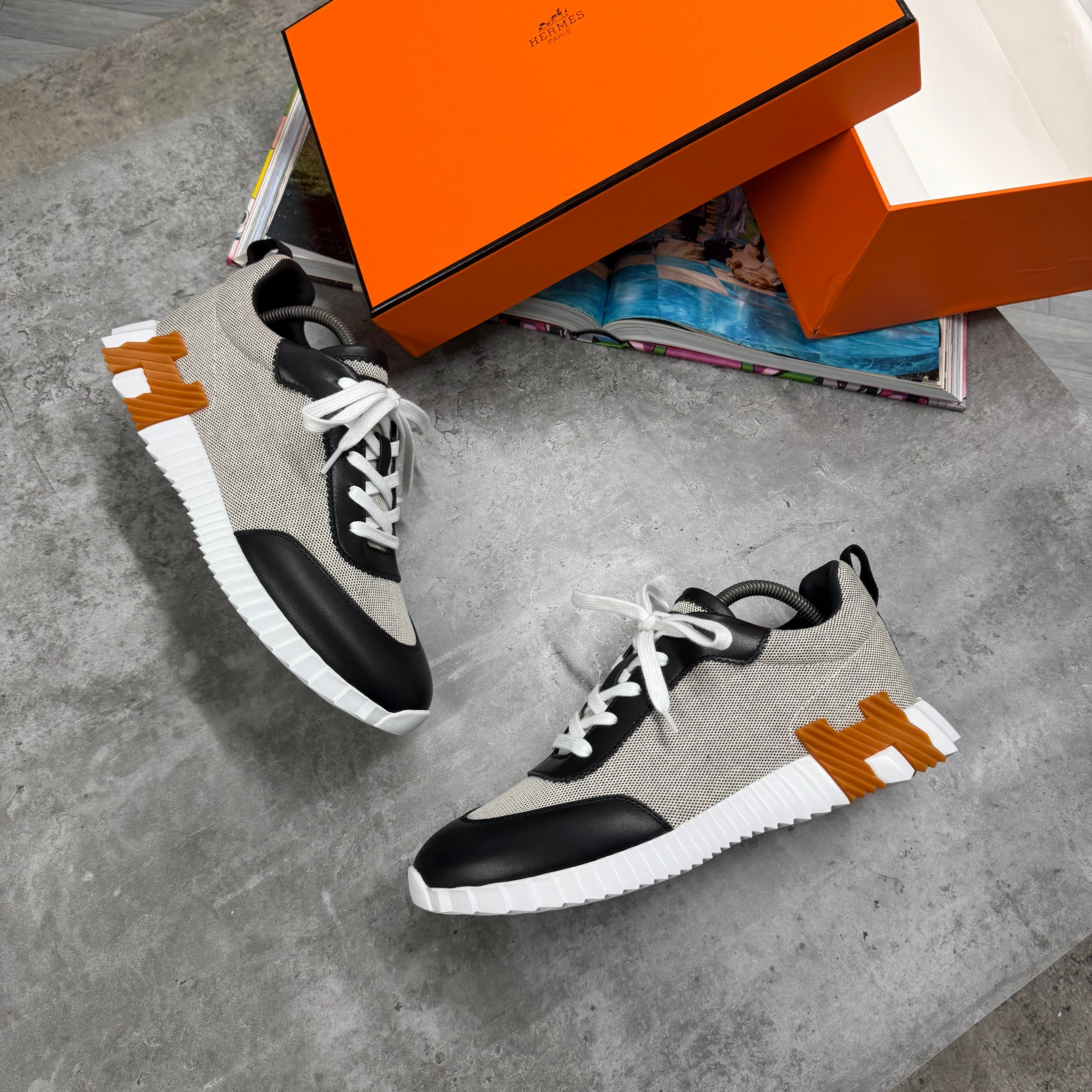 H TRAINER - BEIGE / BLACK