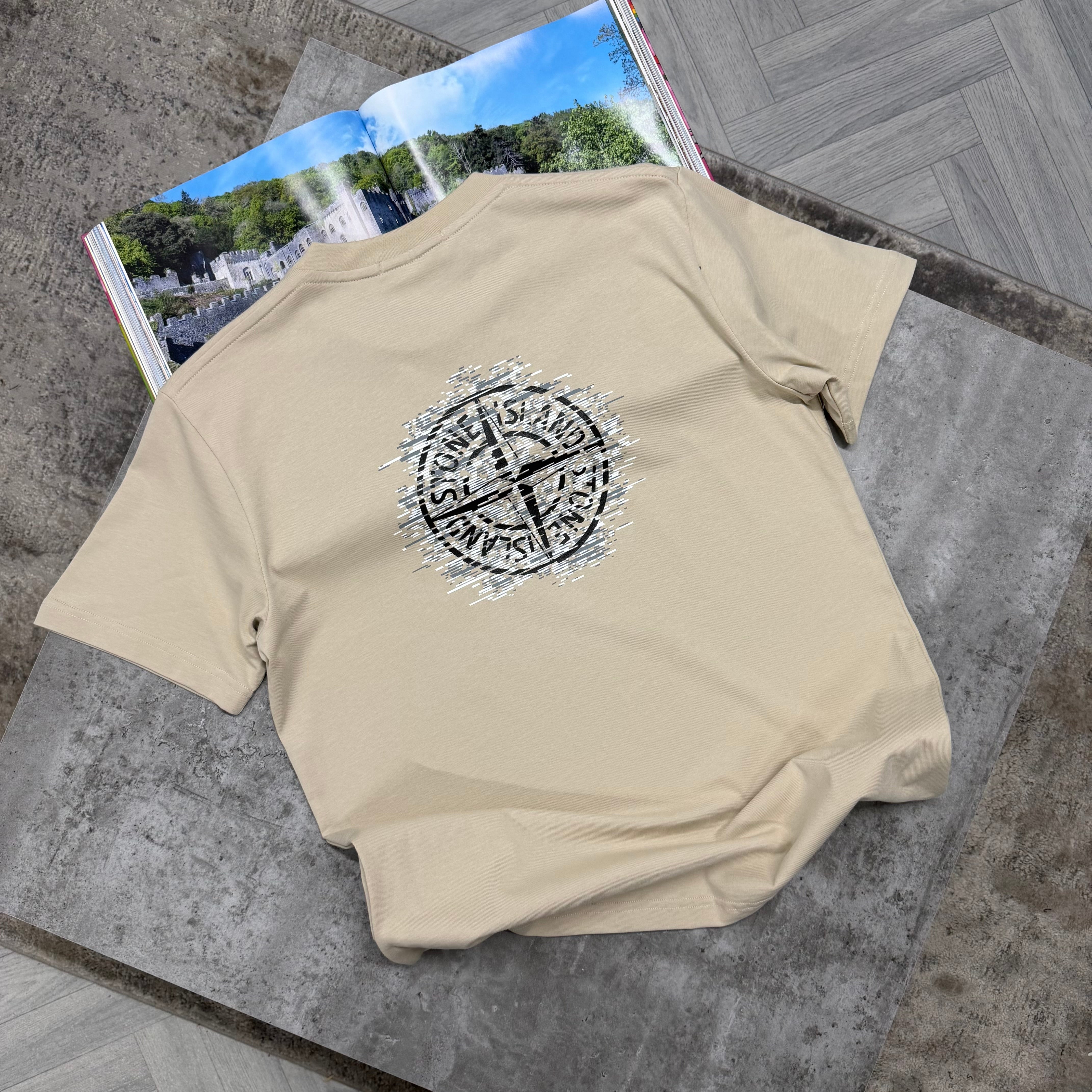 SI BLURR COMPASS T SHIRT - BEIGE