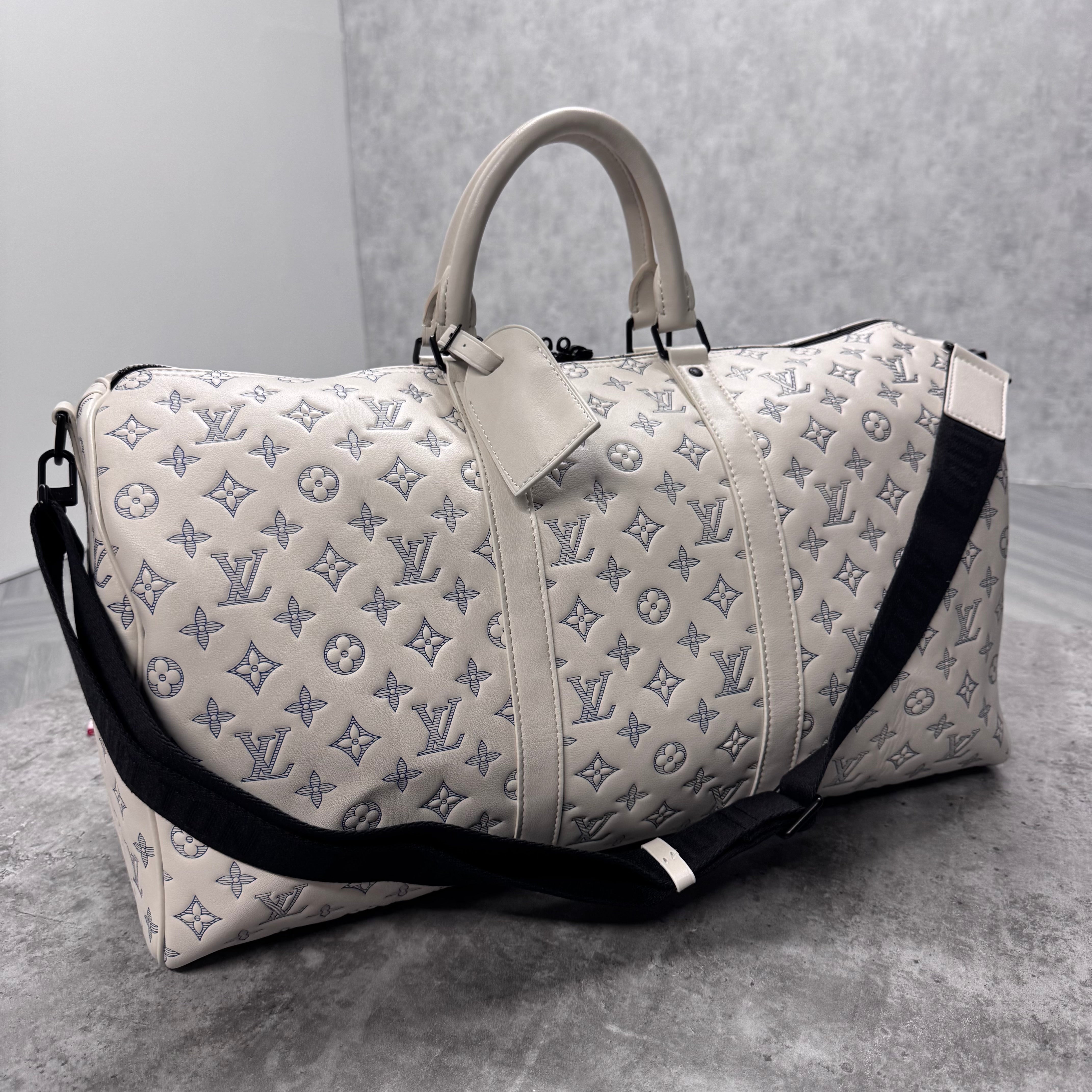 (PRE ORDER) LVE DUFFEL BAG (50) - WHITE