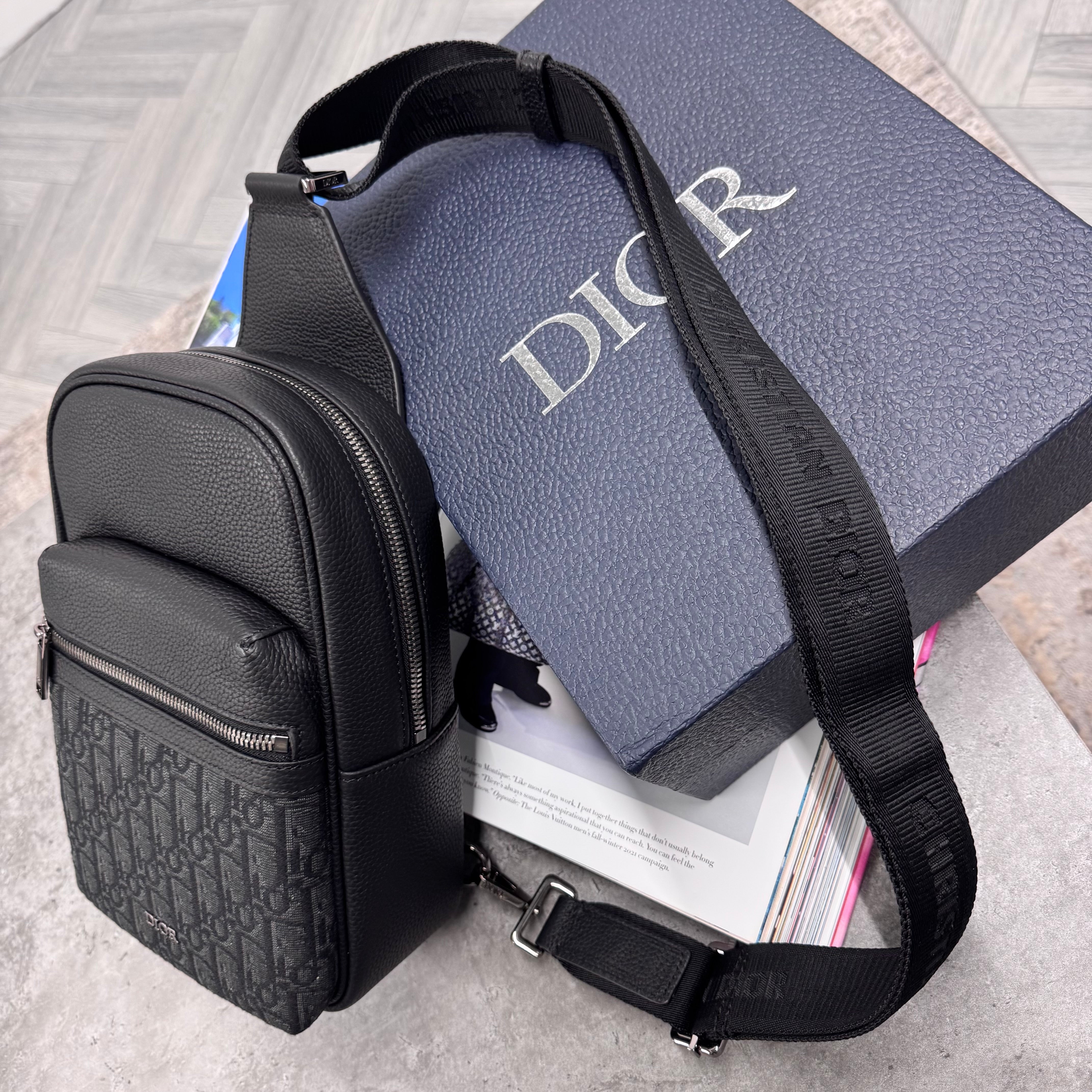 CD CROSSBODY SLING BAG - BLACK