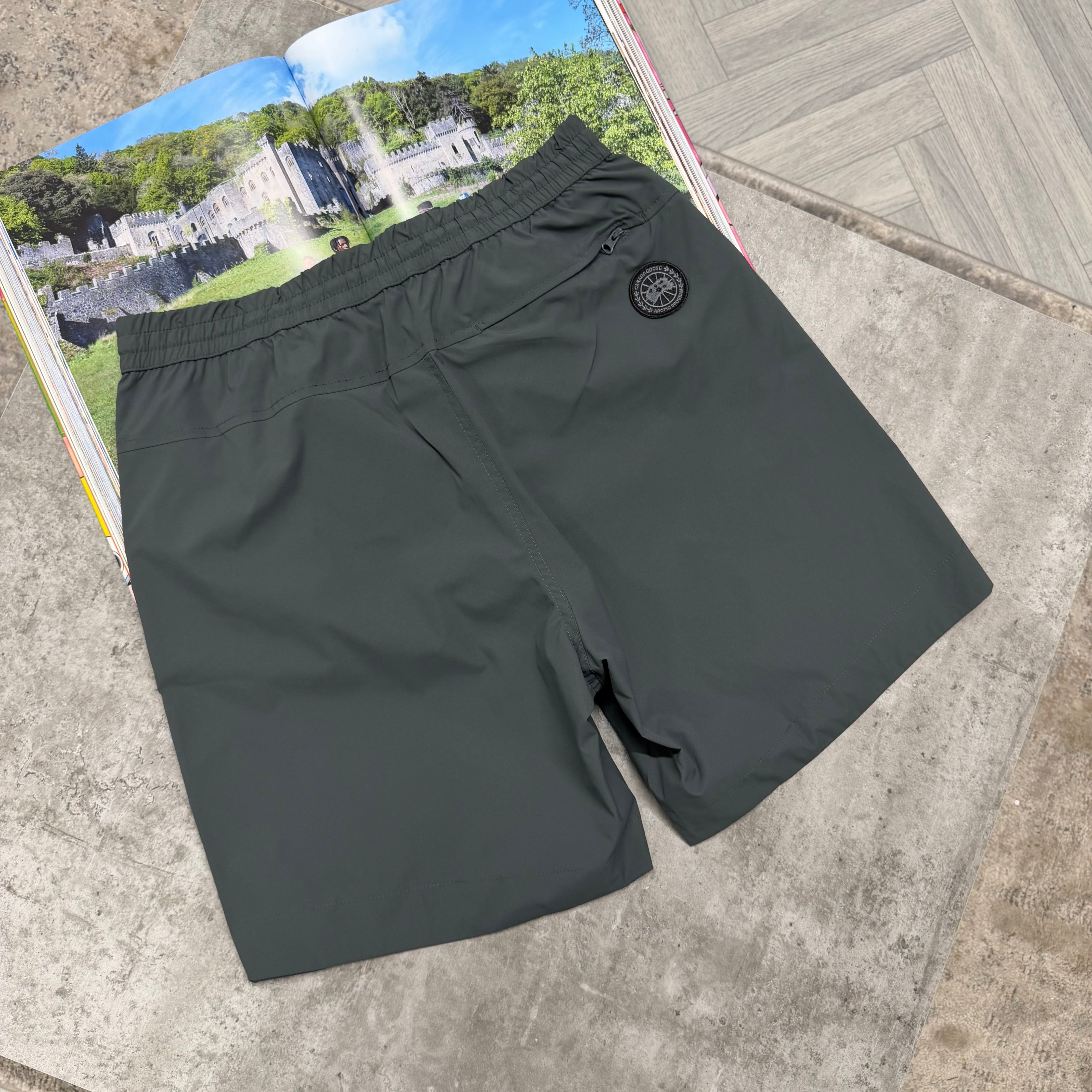 CG BLACK BADGE SHORTS - ANTHRACITE