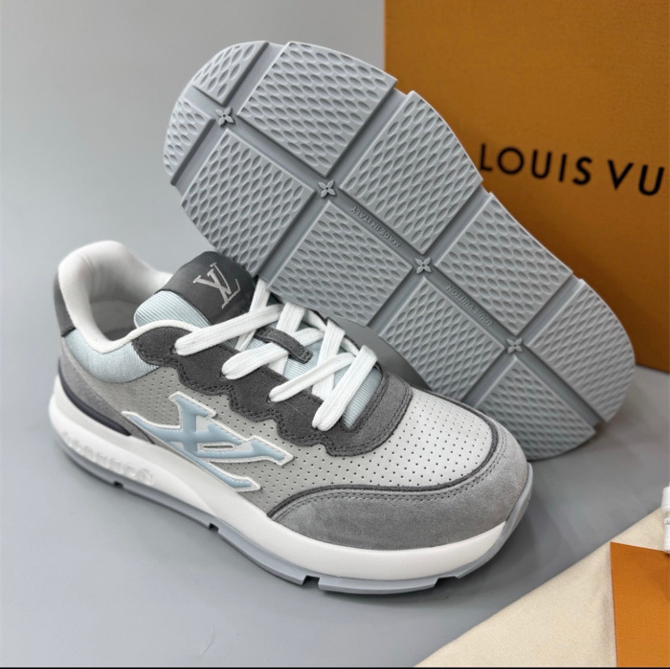 (PRE ORDER) LVE TRAINER - GREY