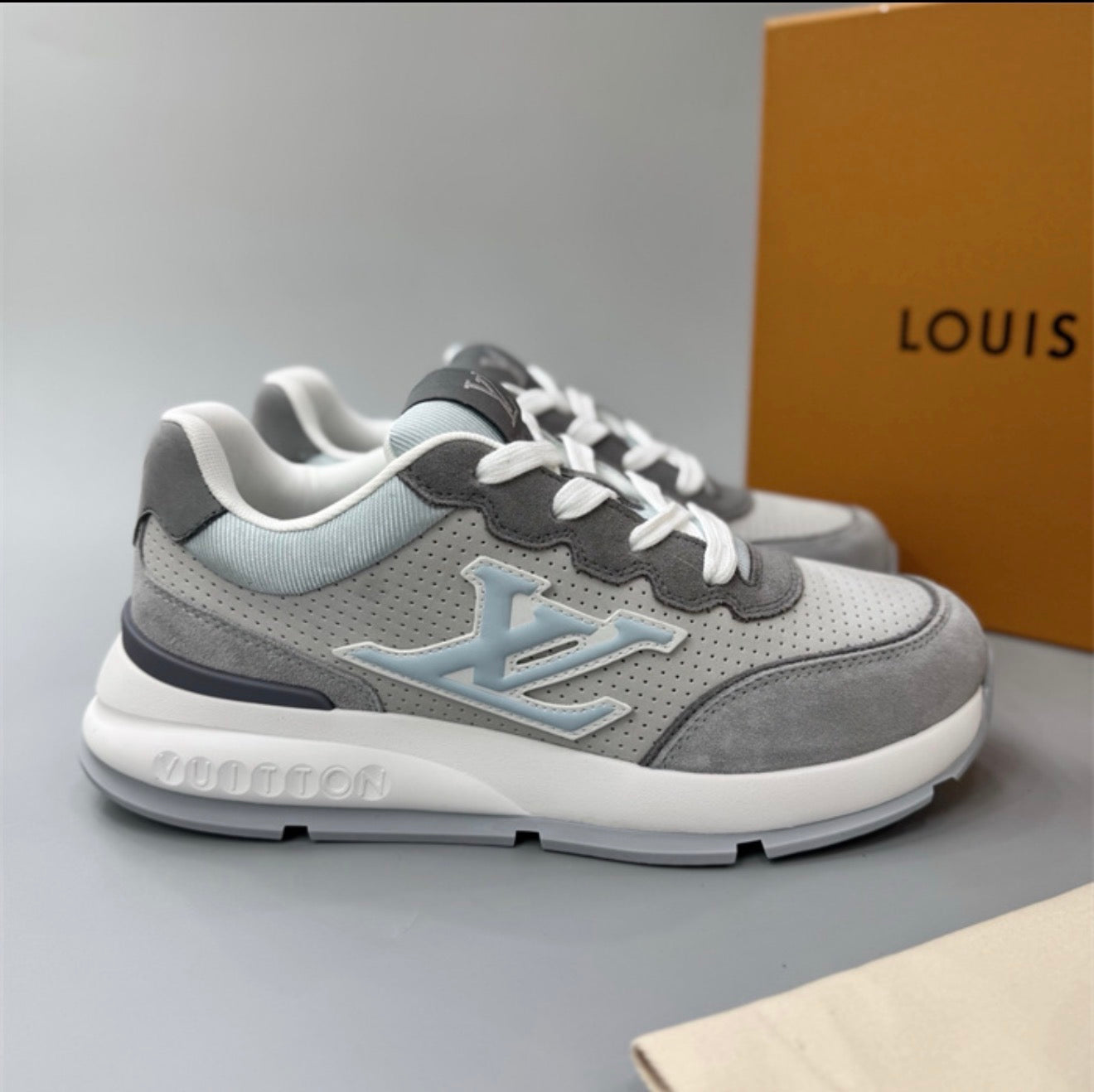 (PRE ORDER) LVE TRAINER - GREY