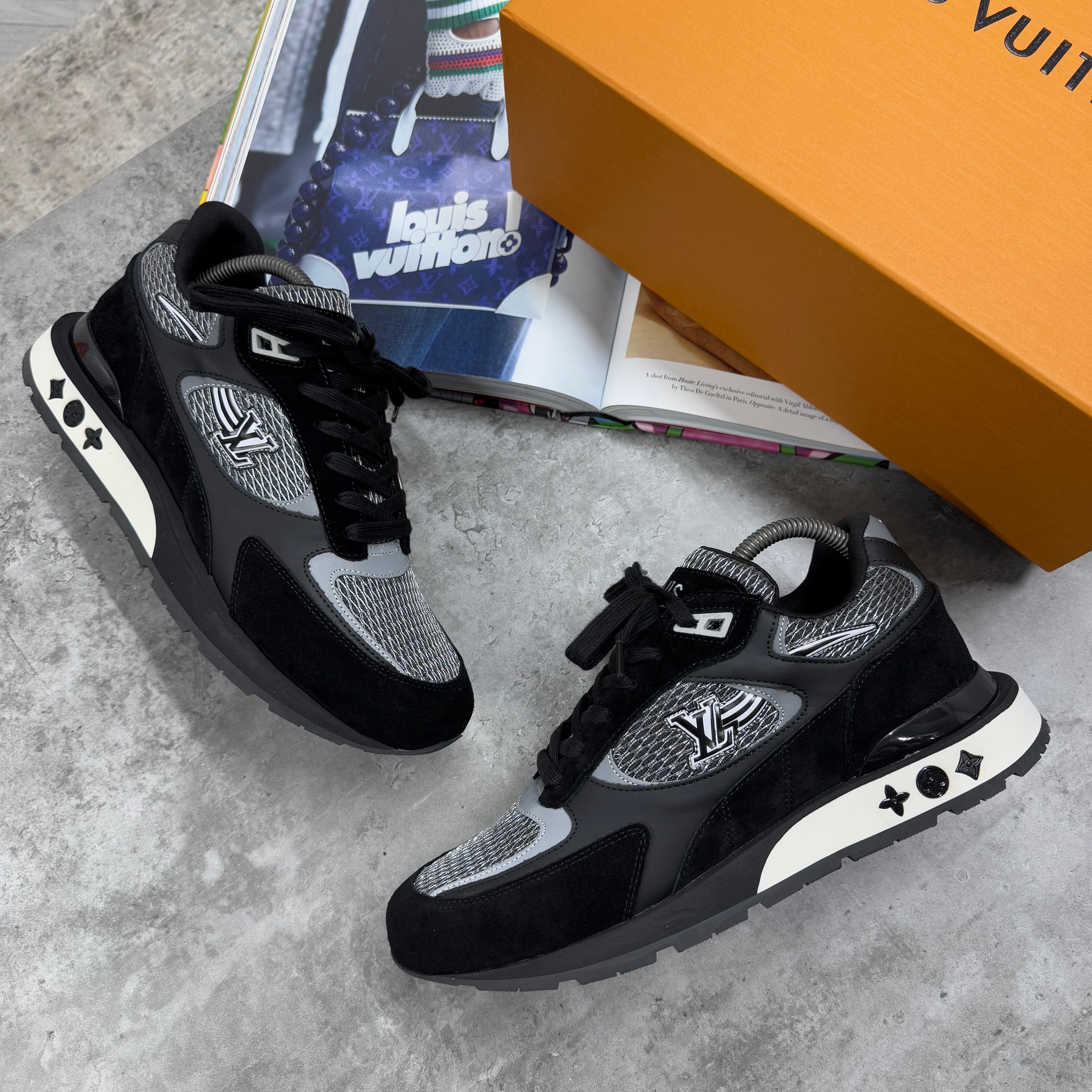 (PRE ORDER) LVE RUNAWAY TRAINERS - BLACK