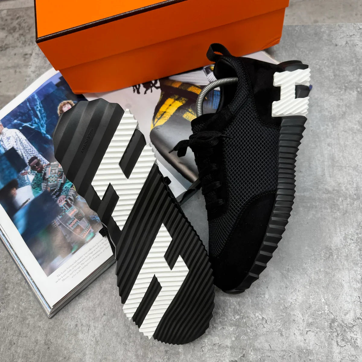 (PRE ORDER) H TRAINERS - BLACK / WHITE