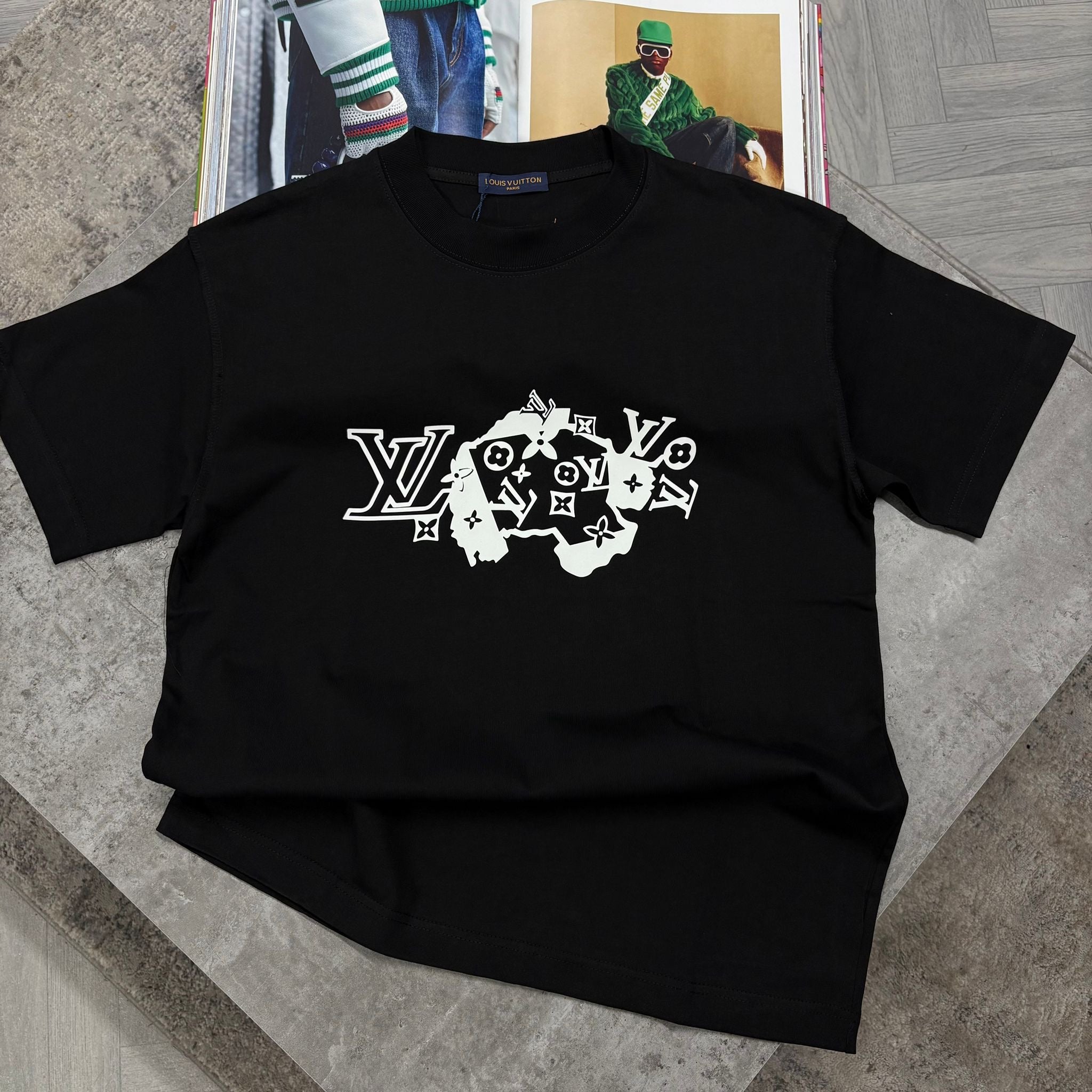 LVE MONOGRAM LOGO T SHIRT - BLACK