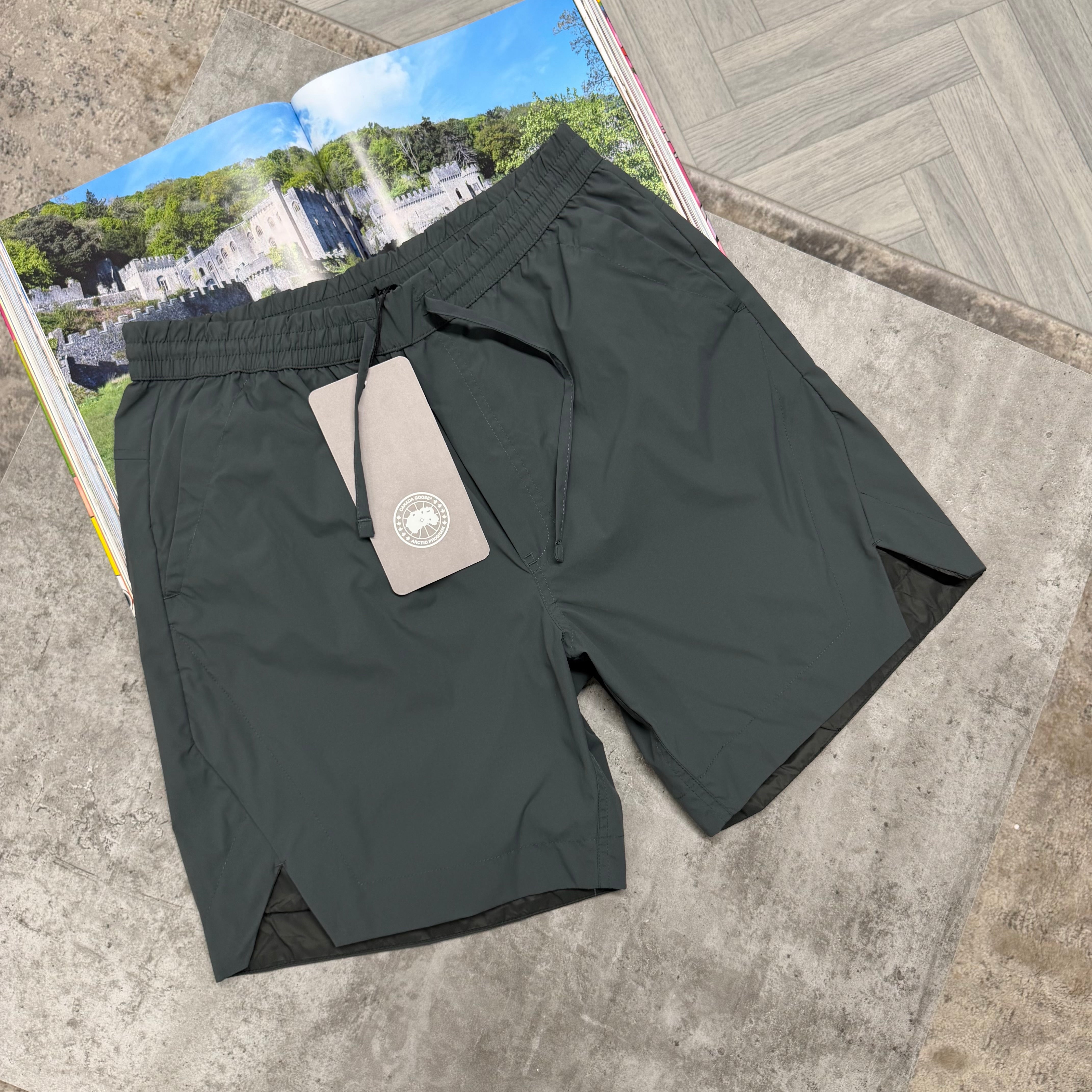 CG BLACK BADGE SHORTS - ANTHRACITE